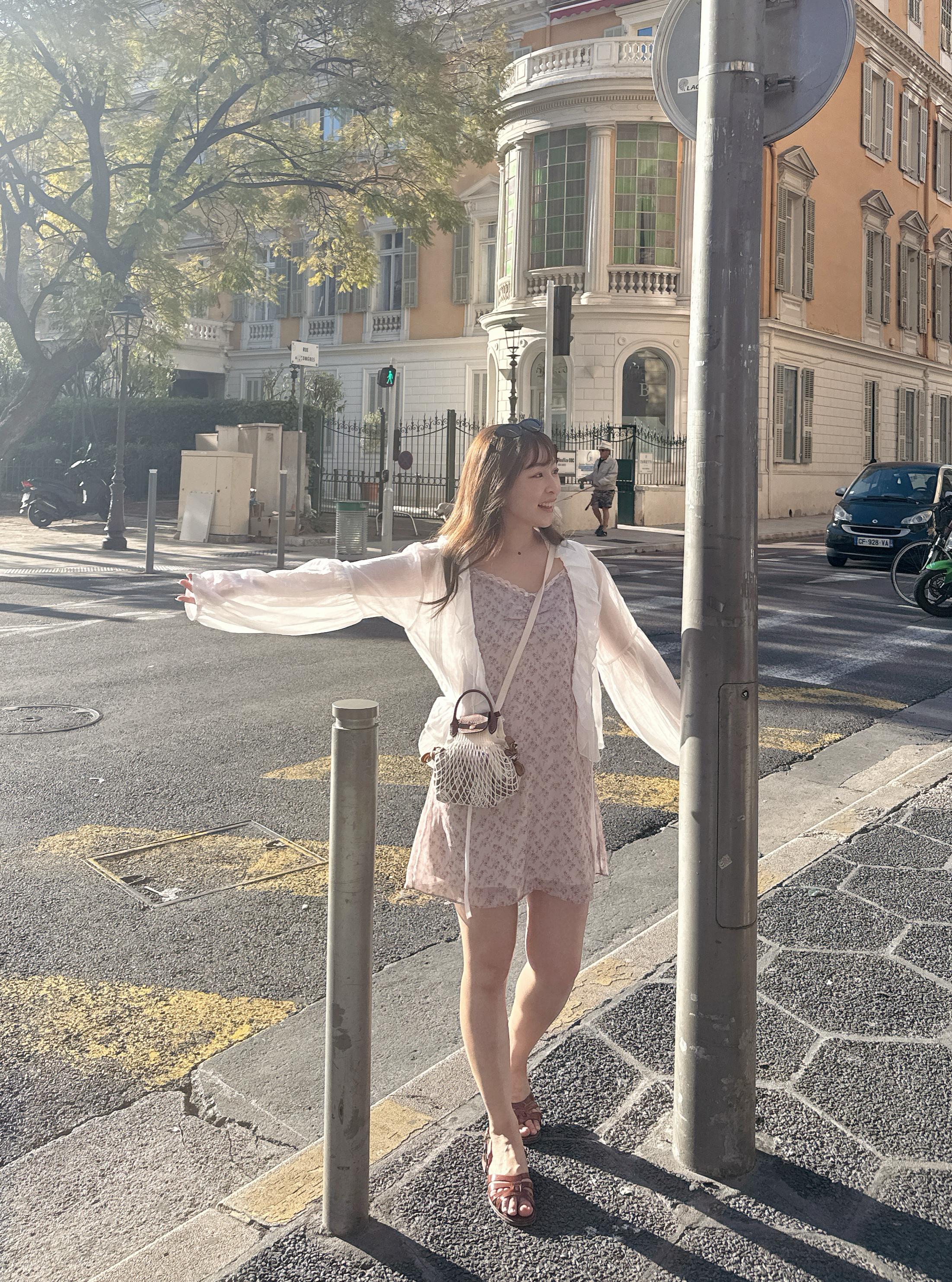 【優雅款式】白色荷葉邊抽繩上衣