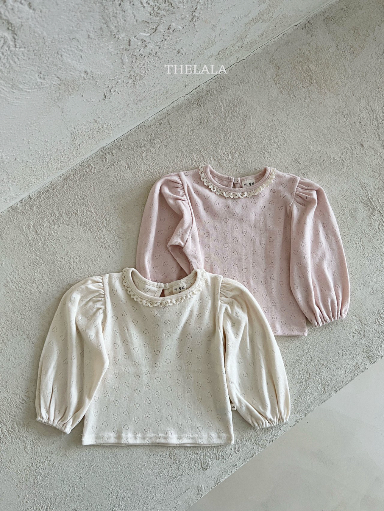 🌸預訂 韓國直送🌸🇰🇷THELALA兩色蕾絲心心通花泡泡長袖上衣