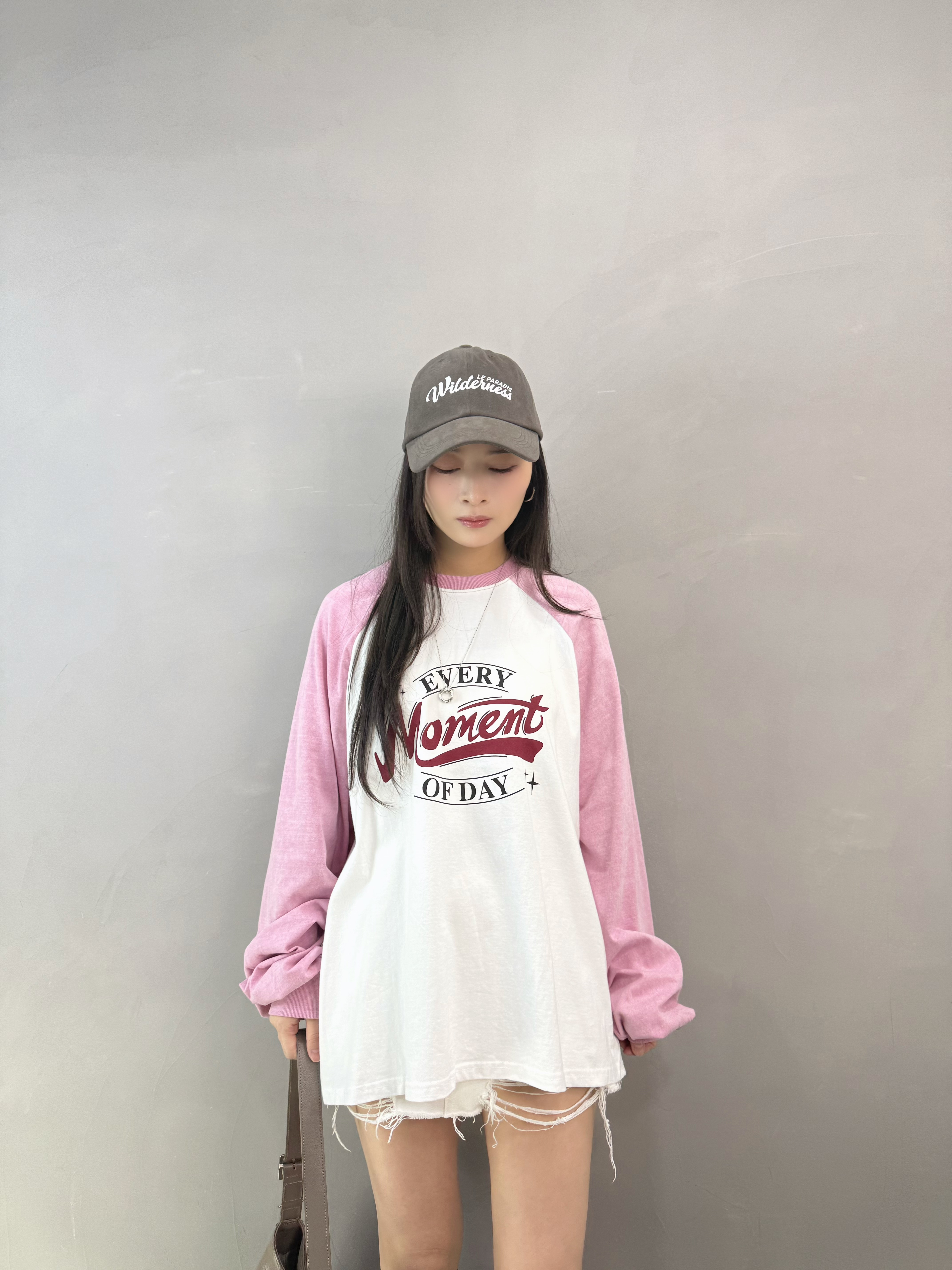 I23 牛角英文字長tee