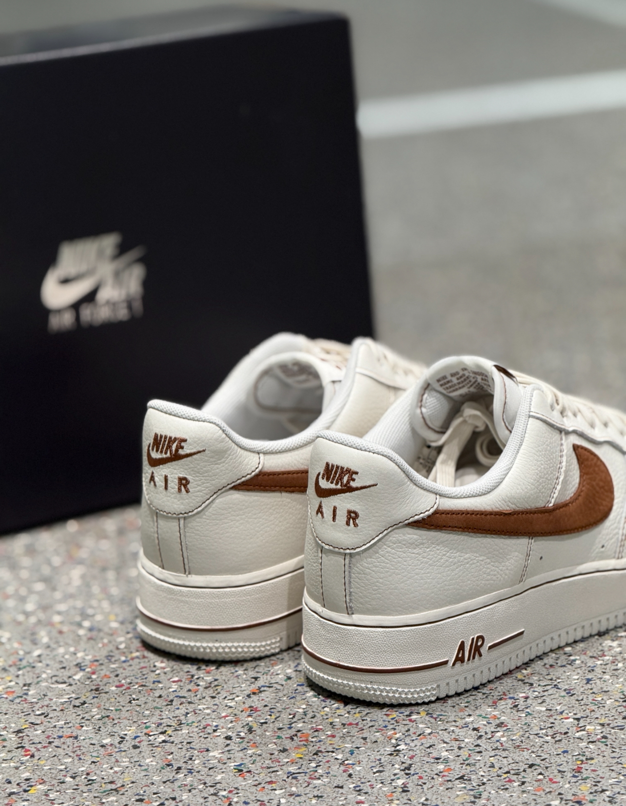HQ2037-101 Nike Air Force 1 Low ‘07 LV8  Ivory Saddle Brown HQ2037-101