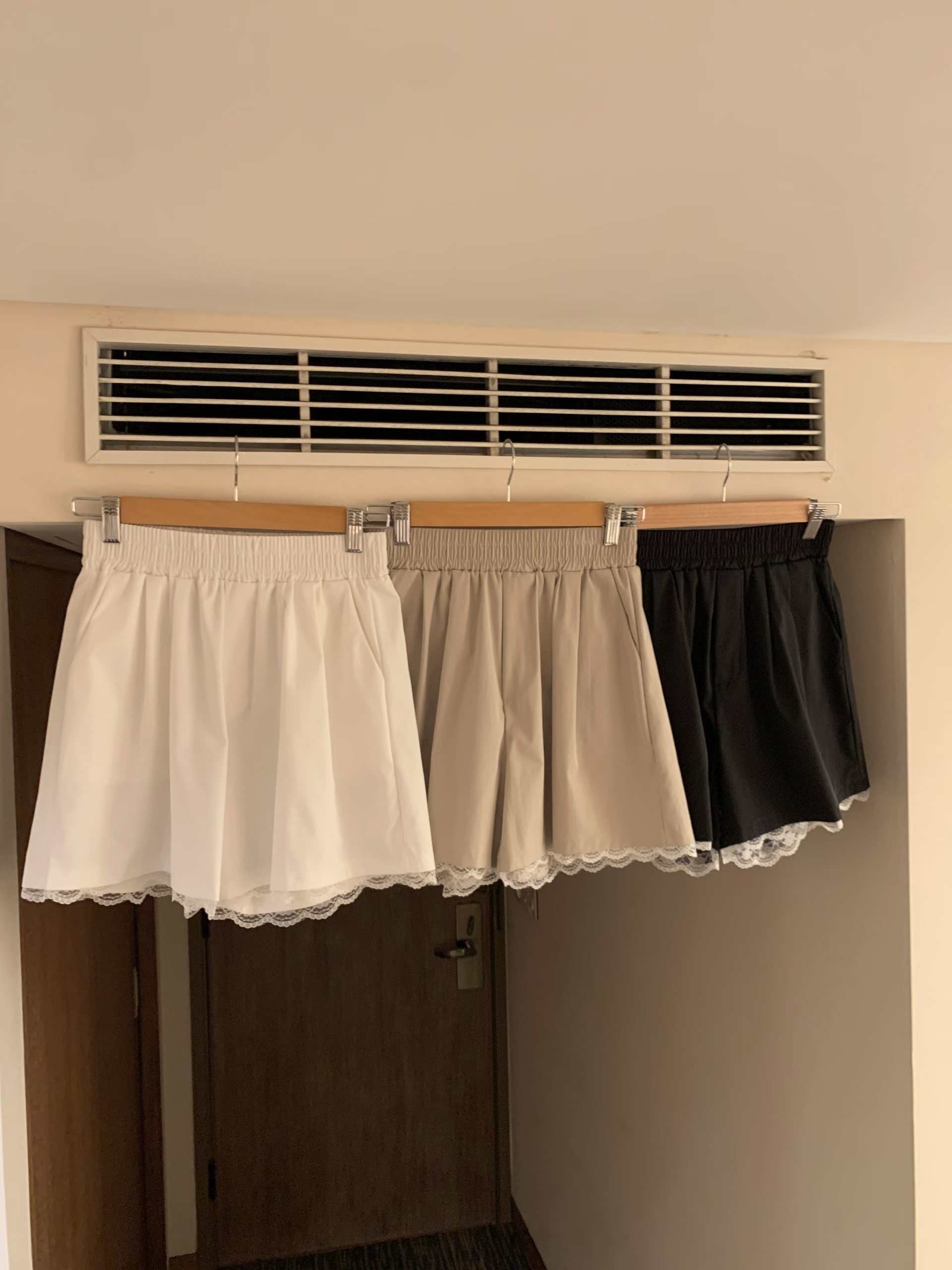 CT6 白lace邊短褲