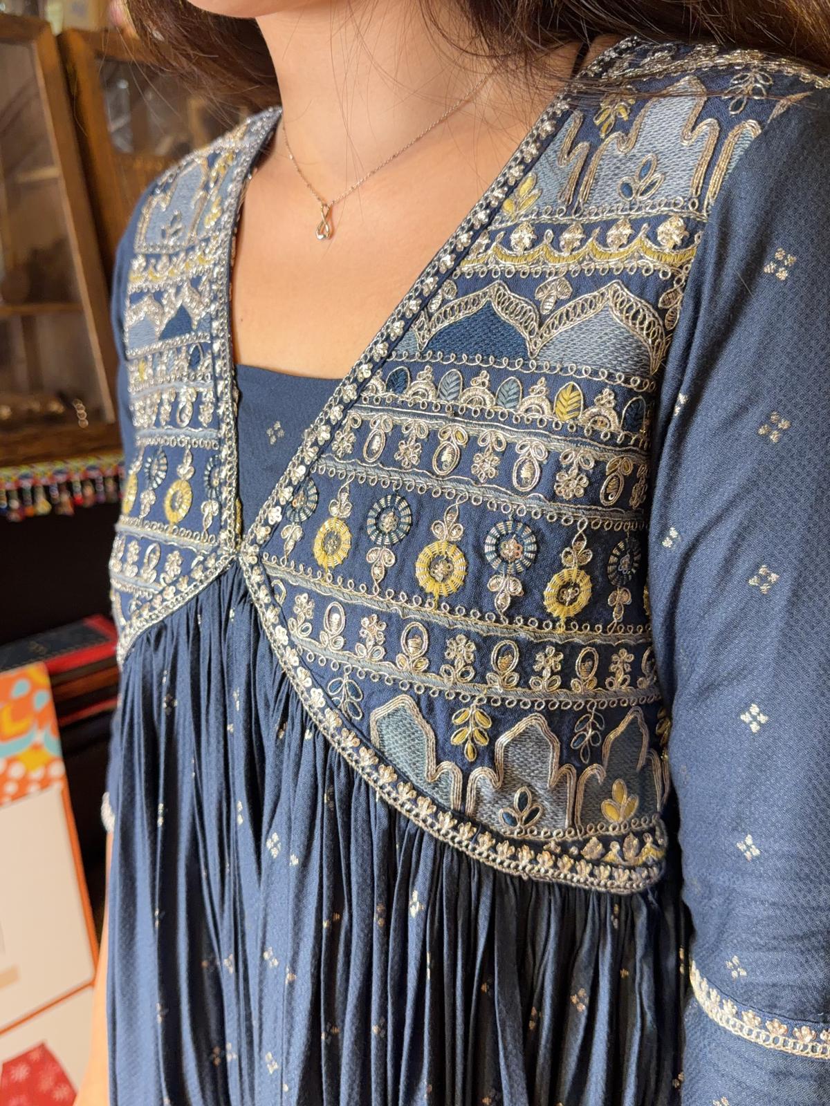 1624 Navy Blue V-Neck Full Emb. Chest OP 45"-47"