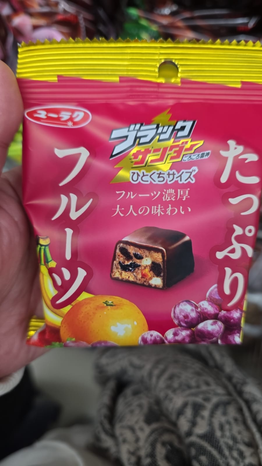 黑雷神一口尺寸滿滿水果（Black Thunder Bite Size Plenty of Fruits）」巧克力