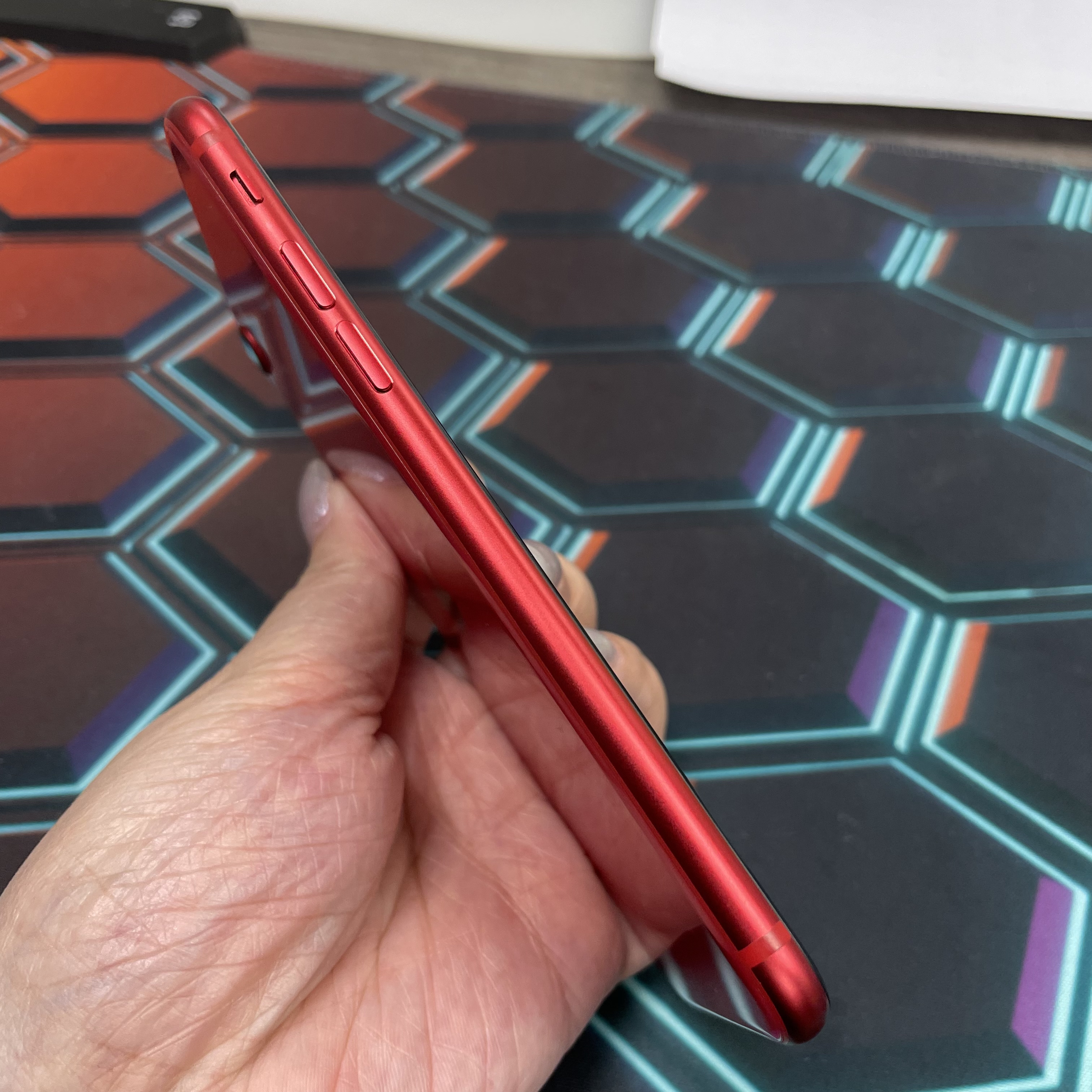 *7046 SE 2 勁靚機 128GB 電75 紅色 red