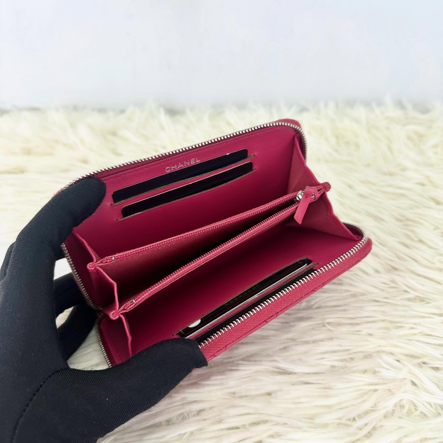 CHANEL 🤍PRE OWNED CC 桃紅色銀扣 羊皮長銀包🩷