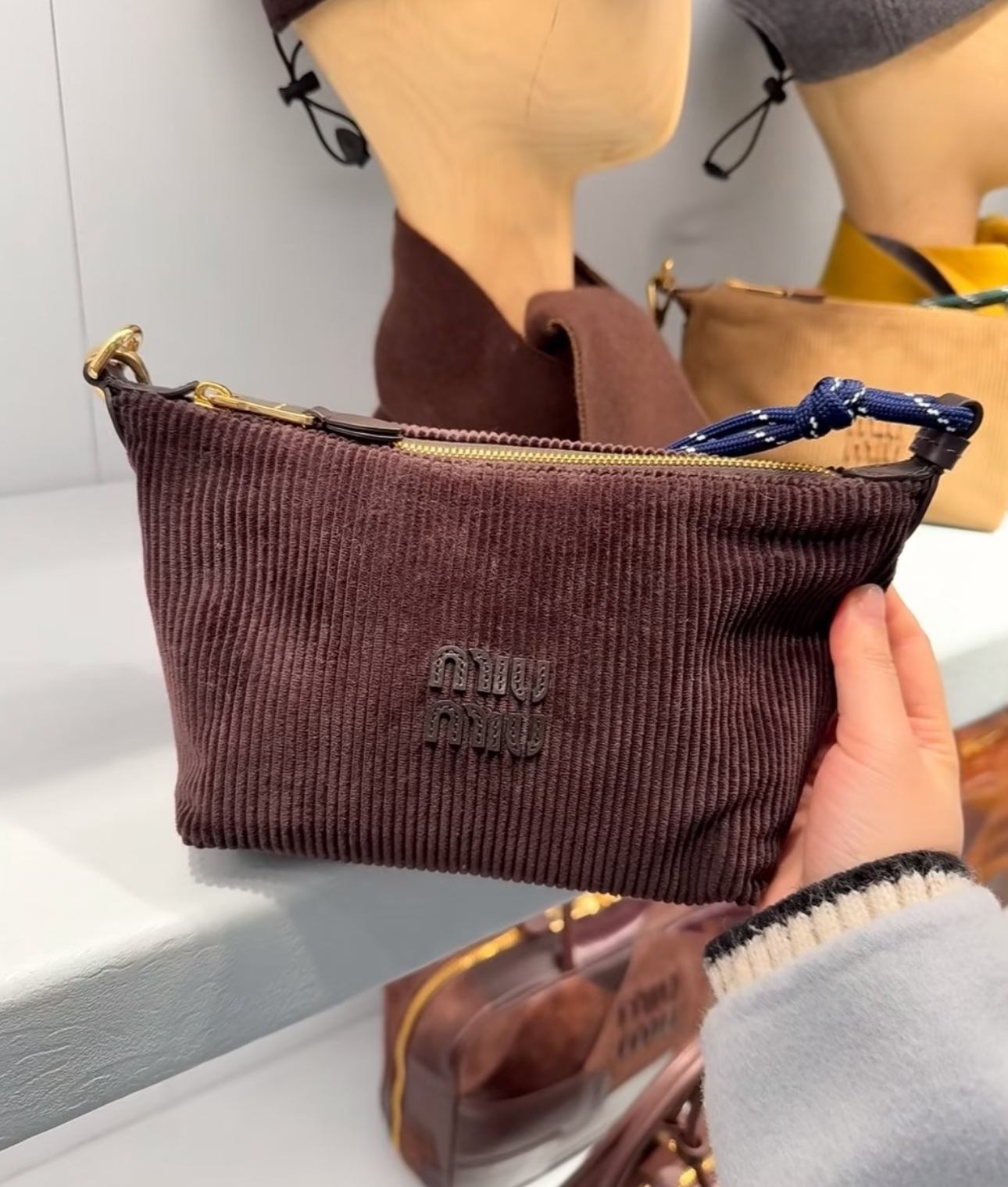 新款 🆕 MIUMIU燈芯絨飯盒袋