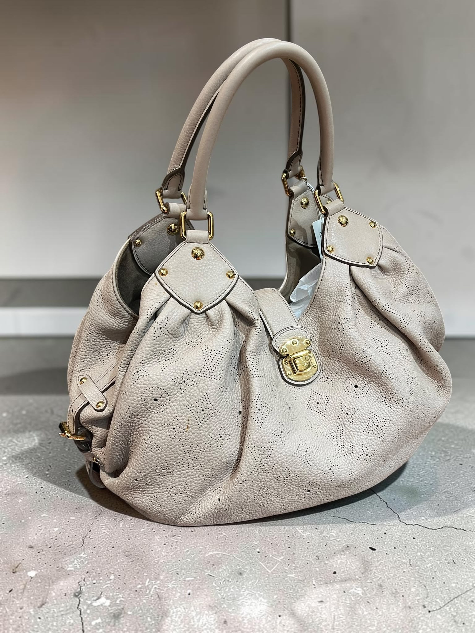 LV Mahina Hobo Bag M93979 100%Authentic, 95%New ✅Dust bag