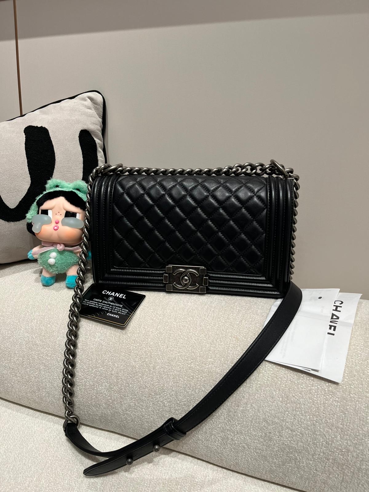 Chanel boy 25cm A67086 黑色小牛皮復古銀扣 100%Authentic,95%new ✅香港專門店收據✅26card✅dust bag✅box