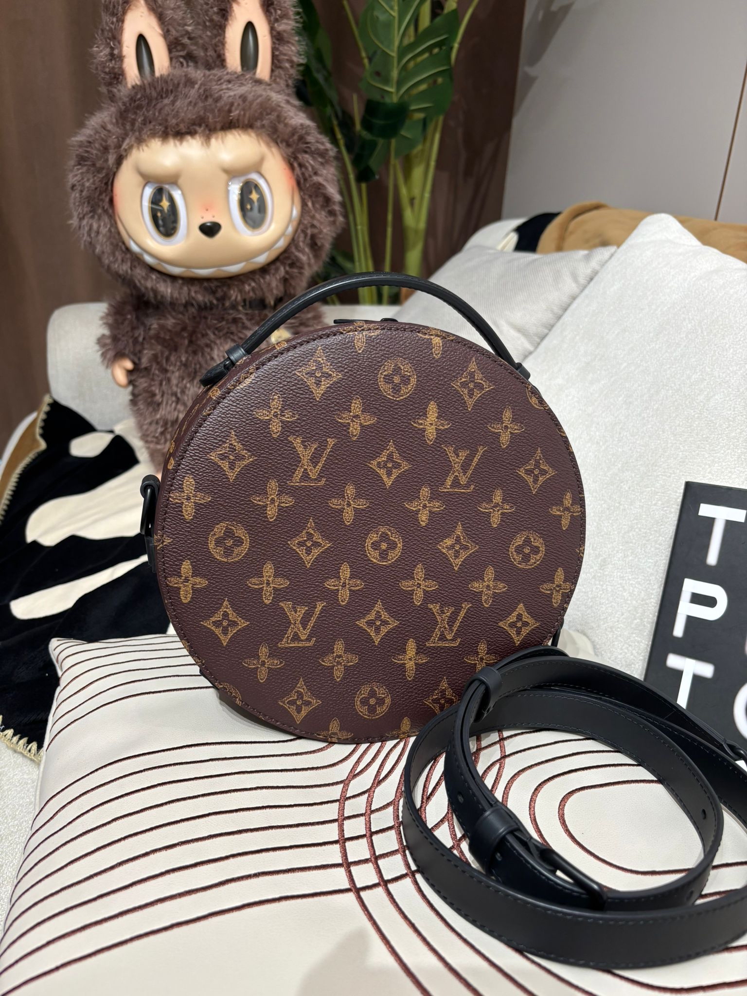 Lv wheel box bag limited edition M59706 trunk 100%Authentic, 99%New ✅Dust bag✅Box