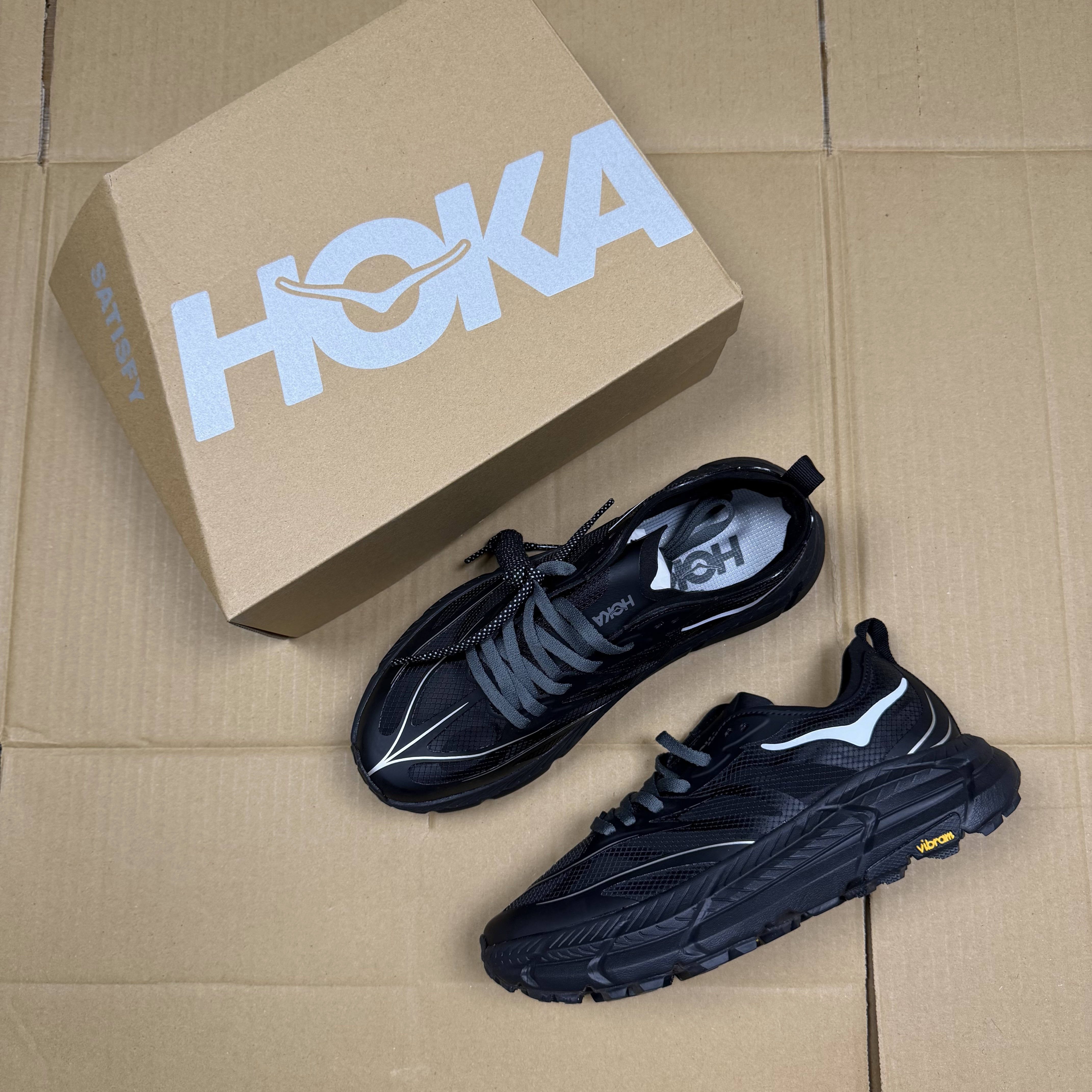 HOKA Restore TC