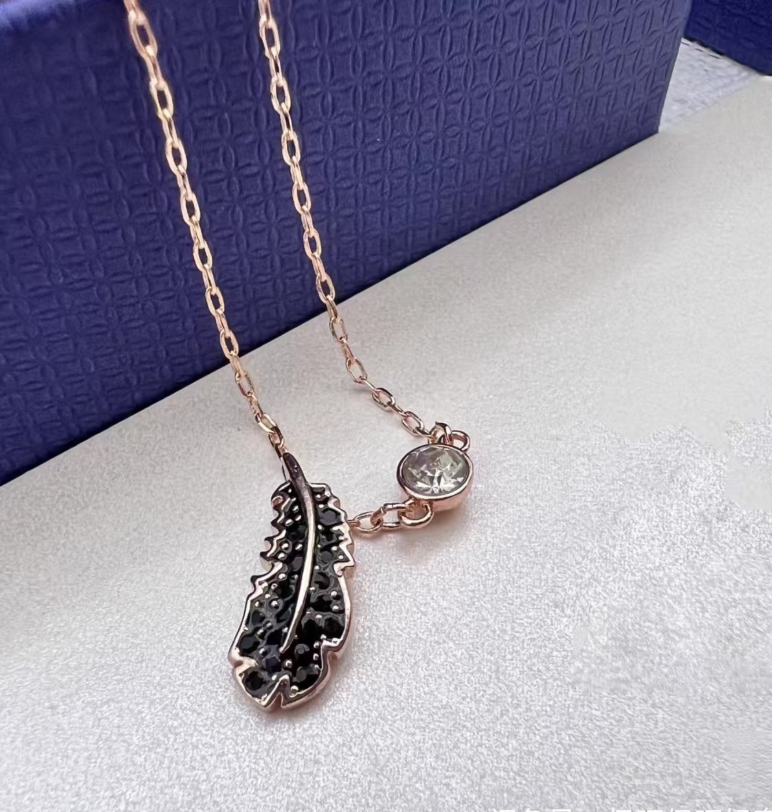 【現貨】SWAROVSKI Naughty 羽毛項鍊