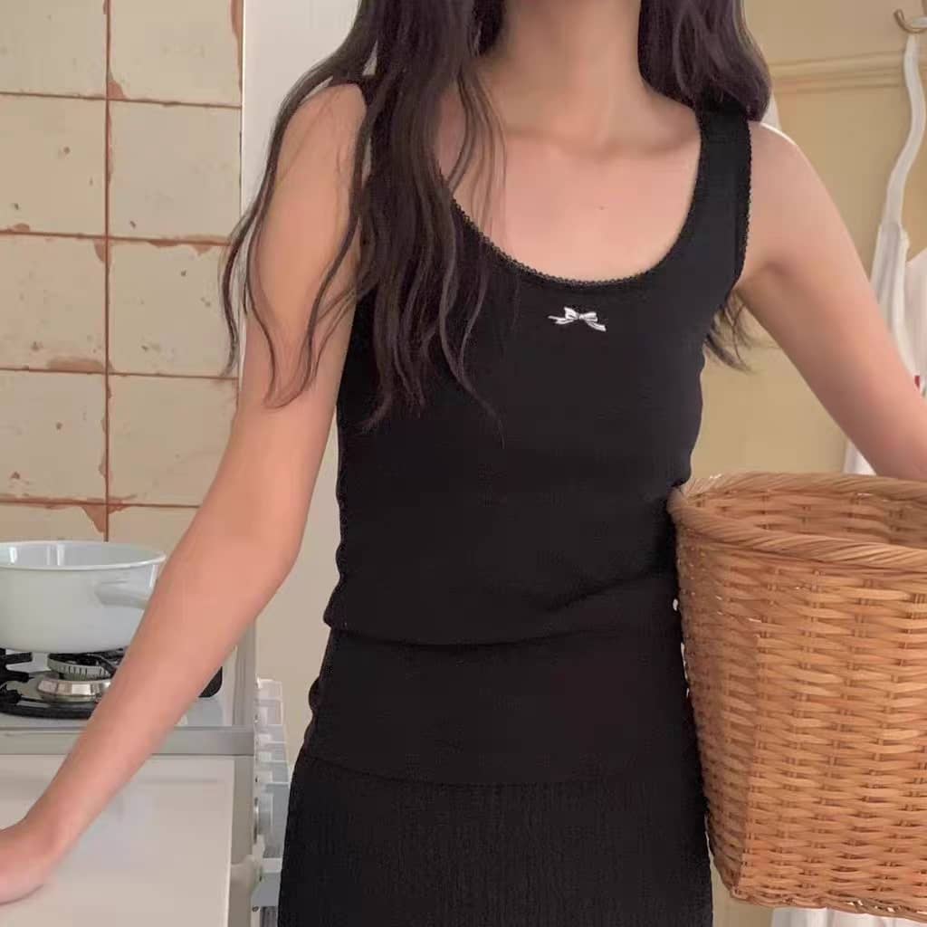 Cotton Slim-Fit Tank Top with Bow Embroidery ‖ 棉质蝴蝶结刺绣修身背心KR01439