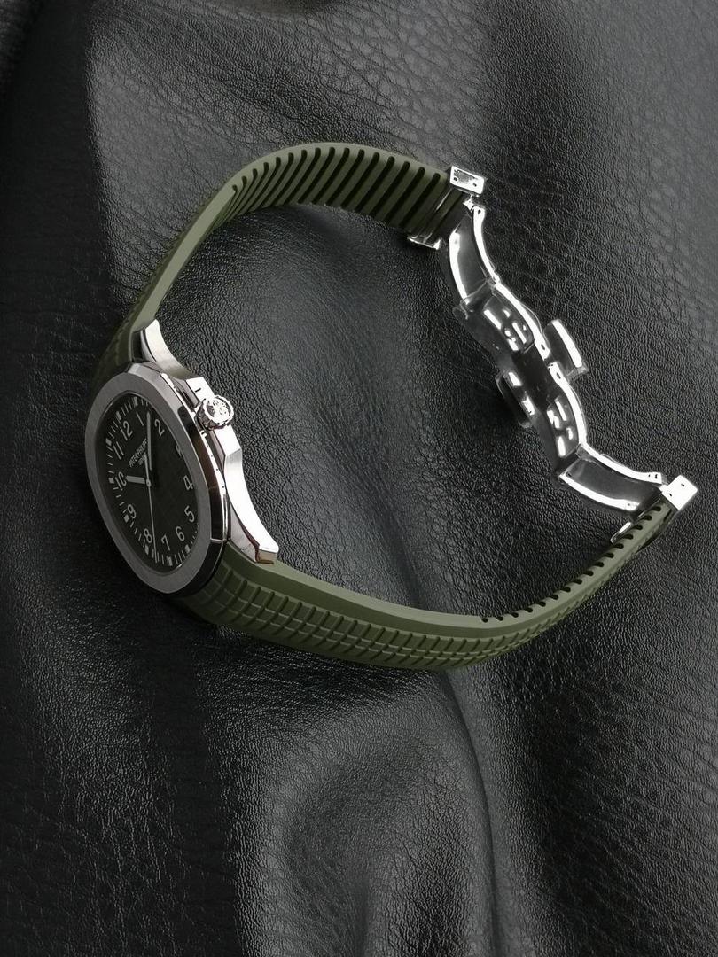 百达翡丽 5168G 配重手雷 1.壳套采用特殊材质CNC原版数据开模，整表重量和正品几乎没有区别，不同于市场普通版本上手轻飘飘，整表120克重 2.机芯选用324/330 一体开模机芯(3k同源机芯) 3.表壳尺寸42mm 厚度8.3mm(跟足原版) 4.所用配件，字面，针，胶带严格参照原版颜色开模定制，精益求精 5.表壳不锈钢 内部加重 承诺所有本厂出的配重表款绝不掉皮，掉皮无理由更换全新 6.表扣 表壳全部冲压贵金属logo 非腐蚀激光垃圾工艺！