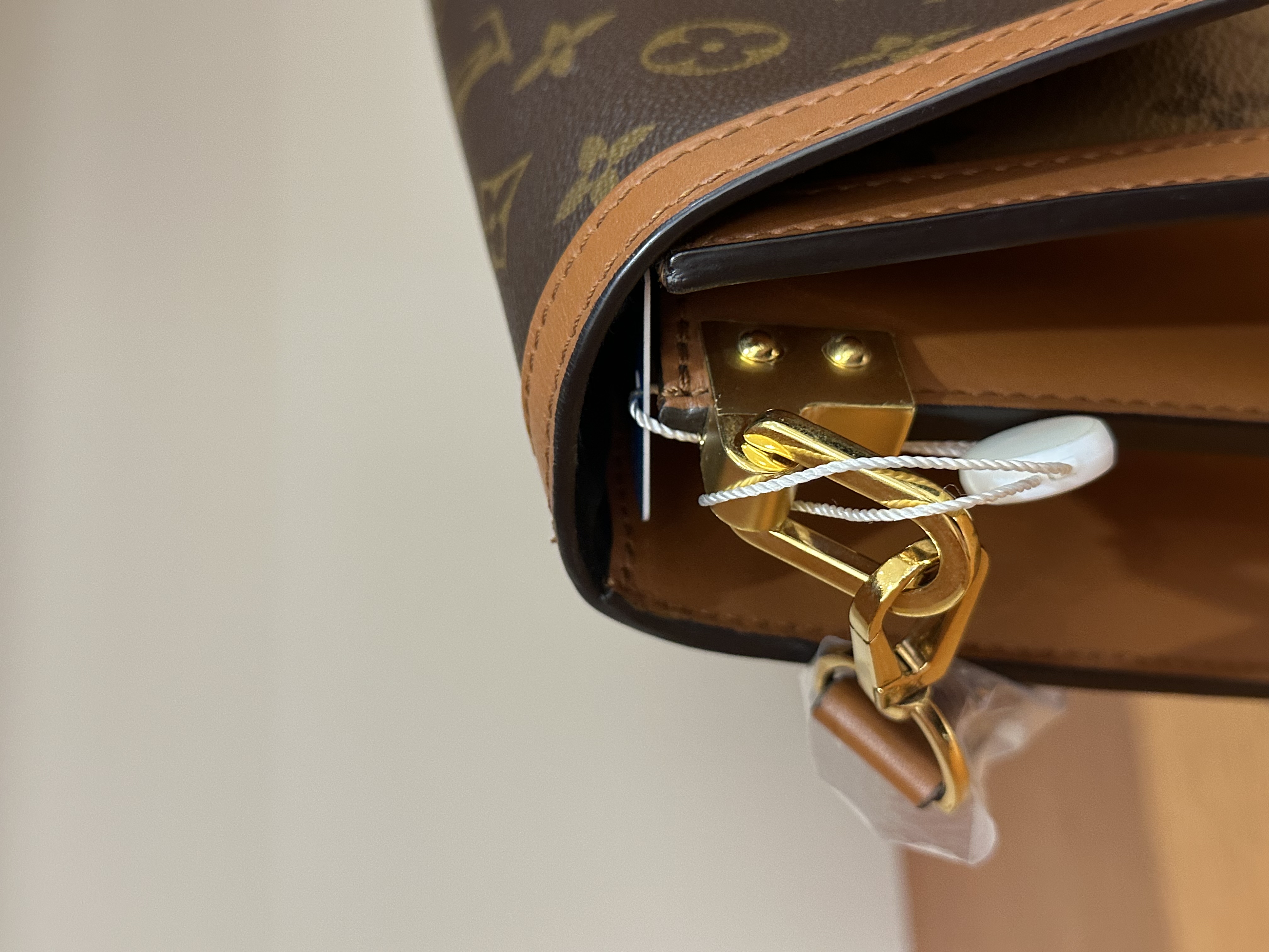 直播貨品 |  [1個-$100 2個-$300］HH22