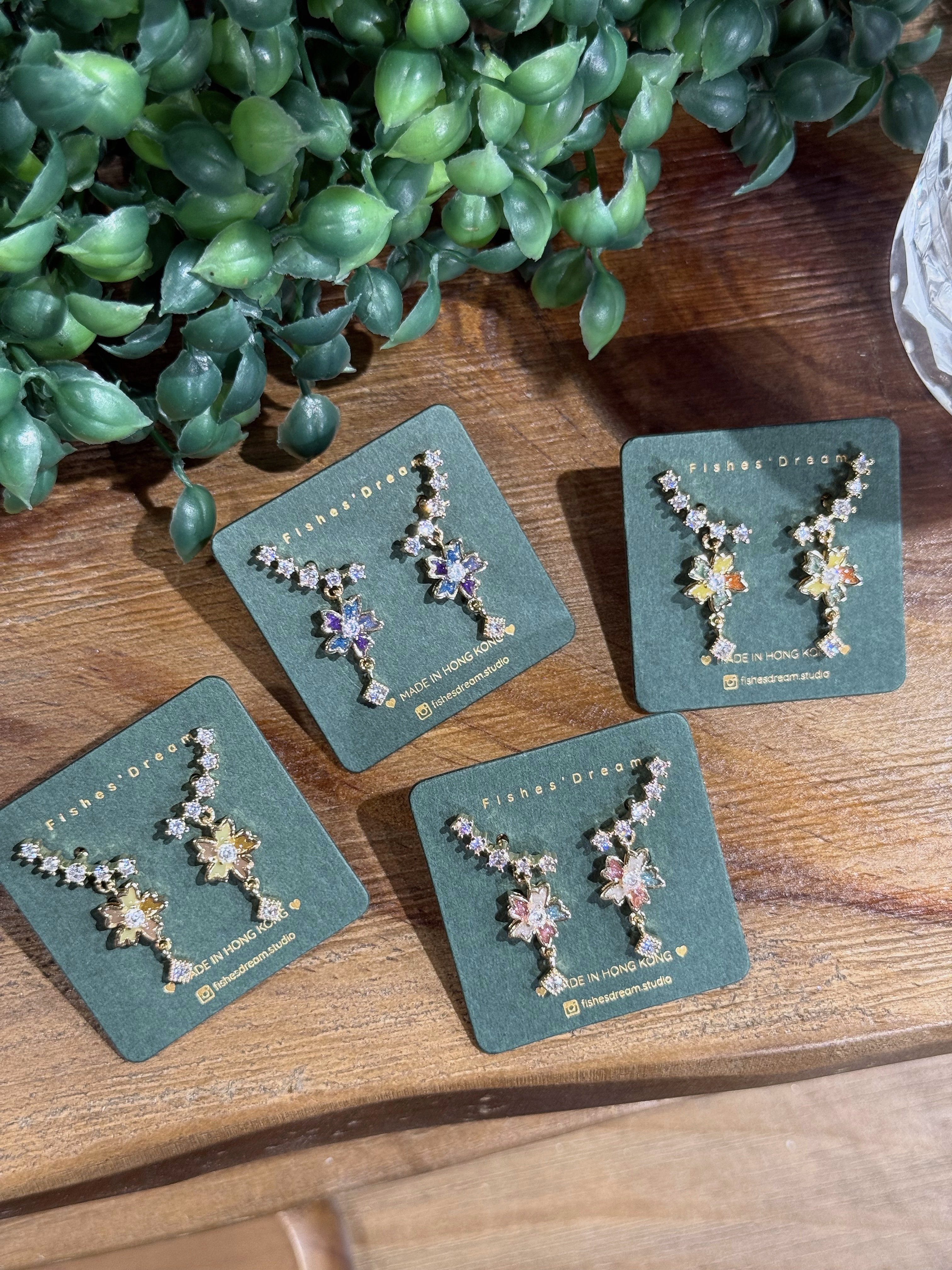 星花藤 Starflower Vine Dangle Earrings | 垂墜款耳環
