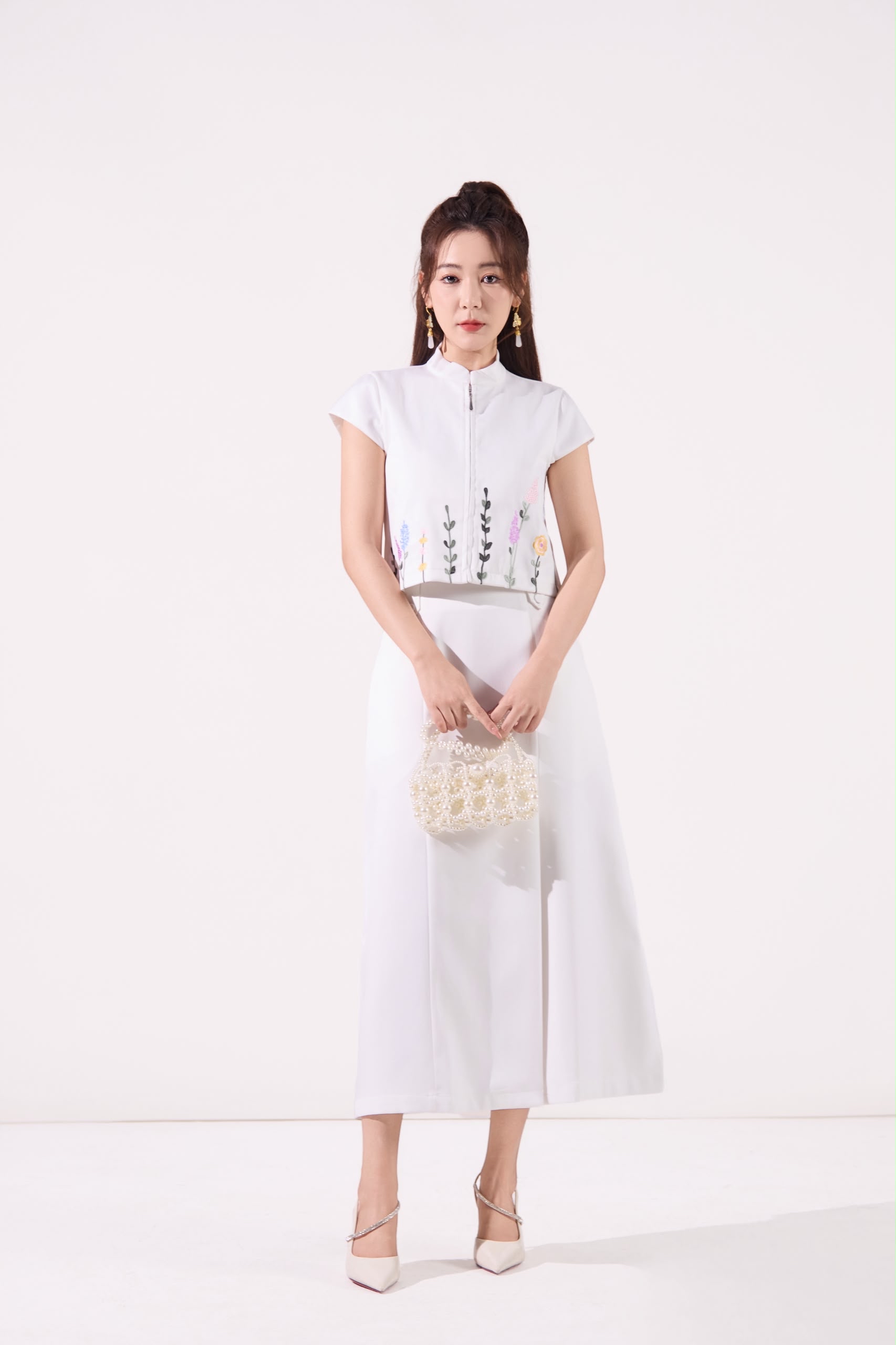 10141377 + 12241374 Fleuris Embroidered Set