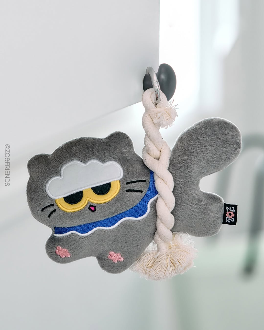 G-DRAGON - ZO & Friends Zoa signature & crown limited