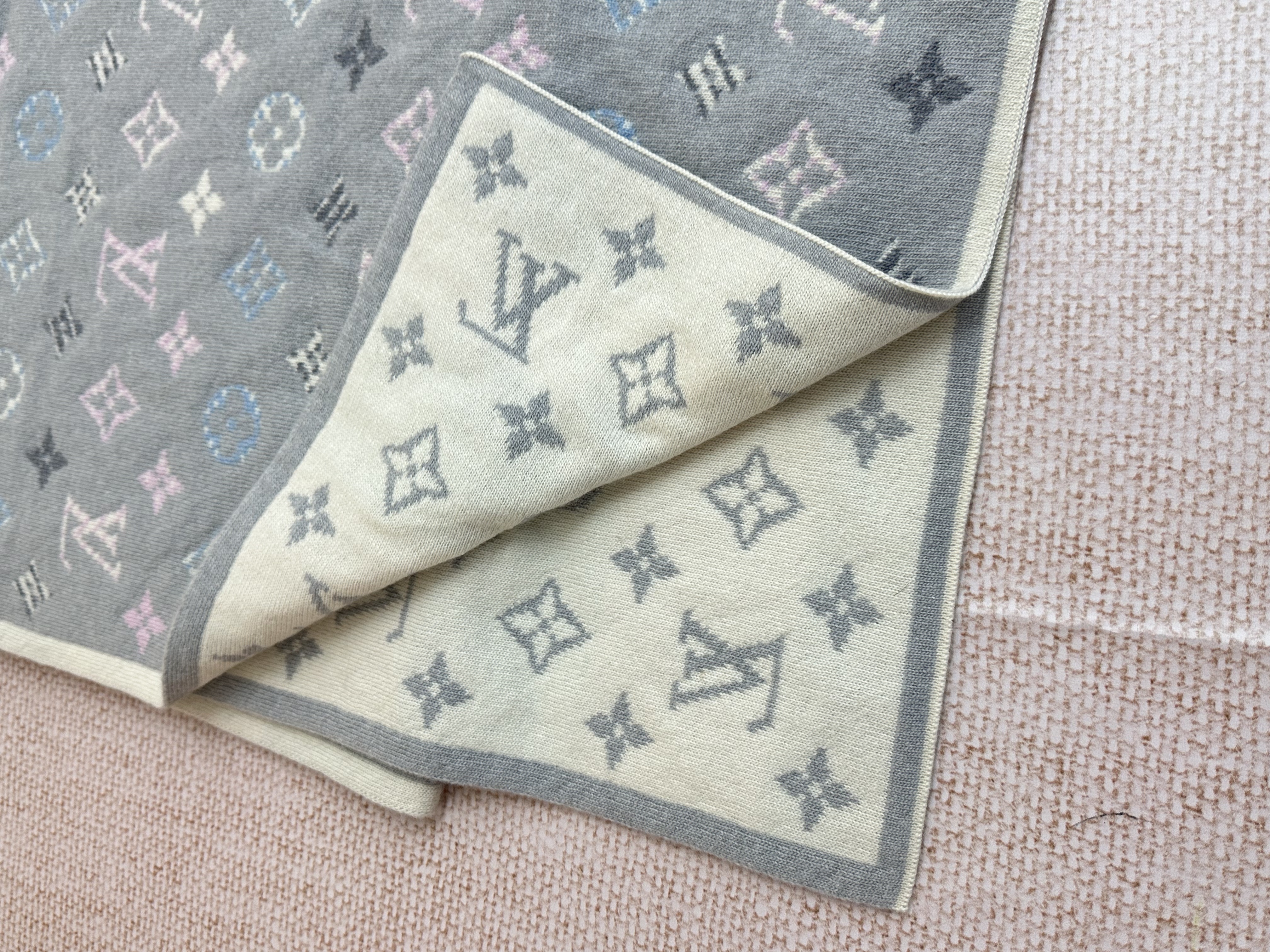 Pre-owned Louis Vuitton Scarf/ Product Code: 26040603