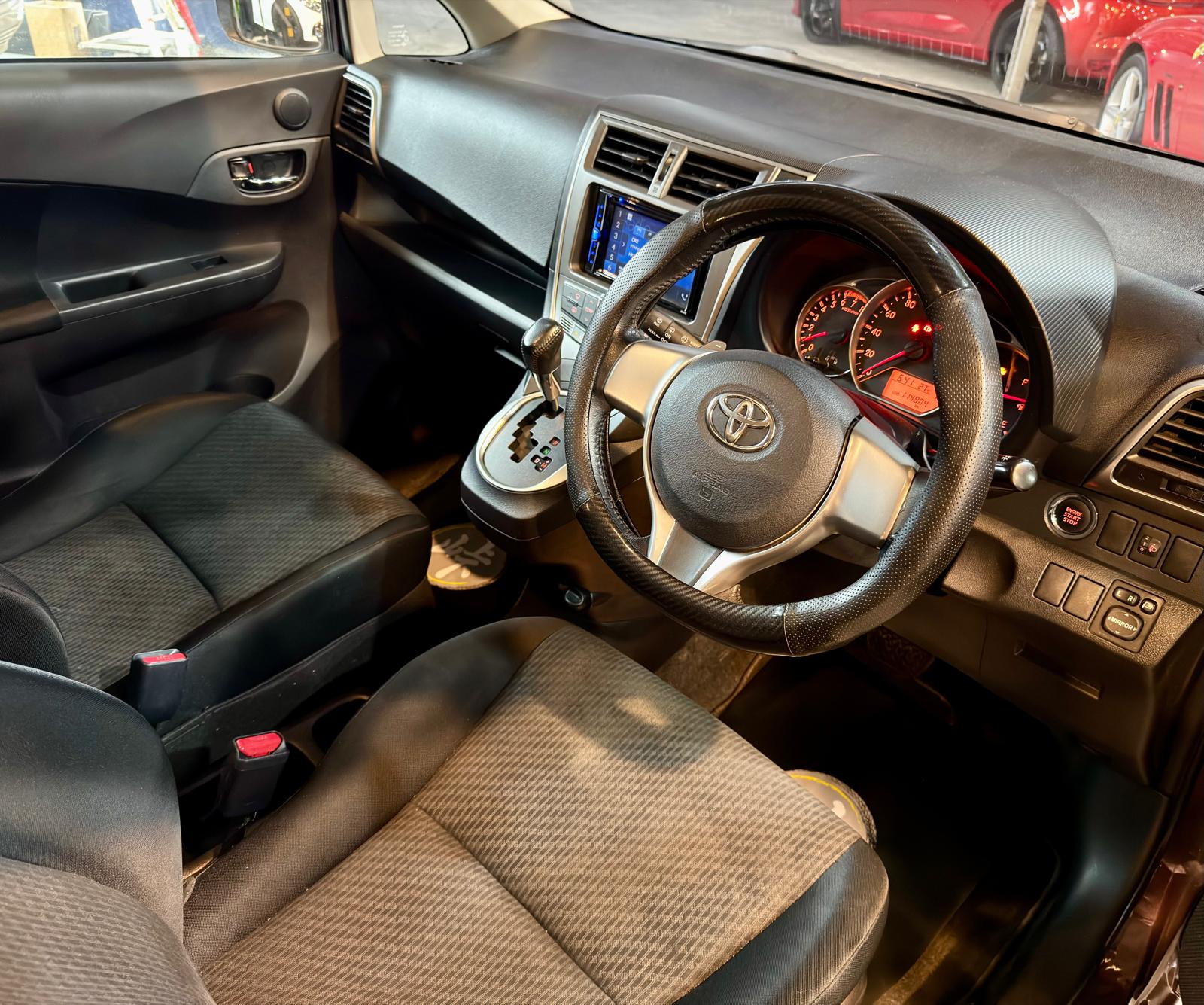 Toyota Ractis Verso 2011