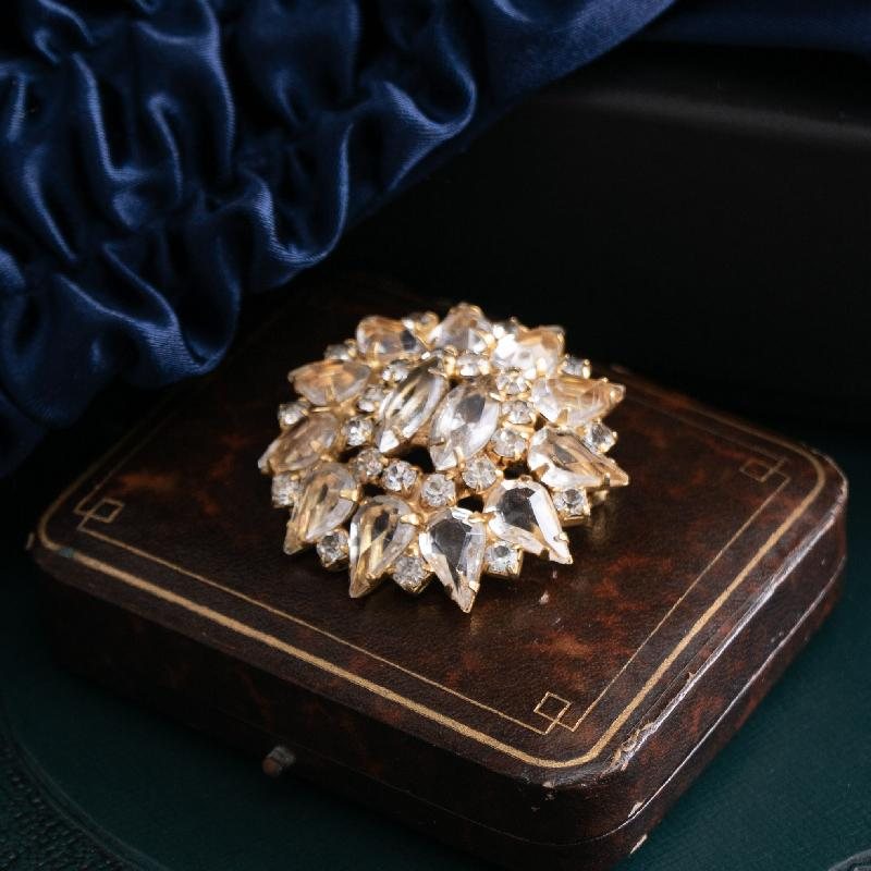 Vintage C.a. 1950s Elegant Domed Clear Glass Crystal Golden Statement Brooch (MT1384)