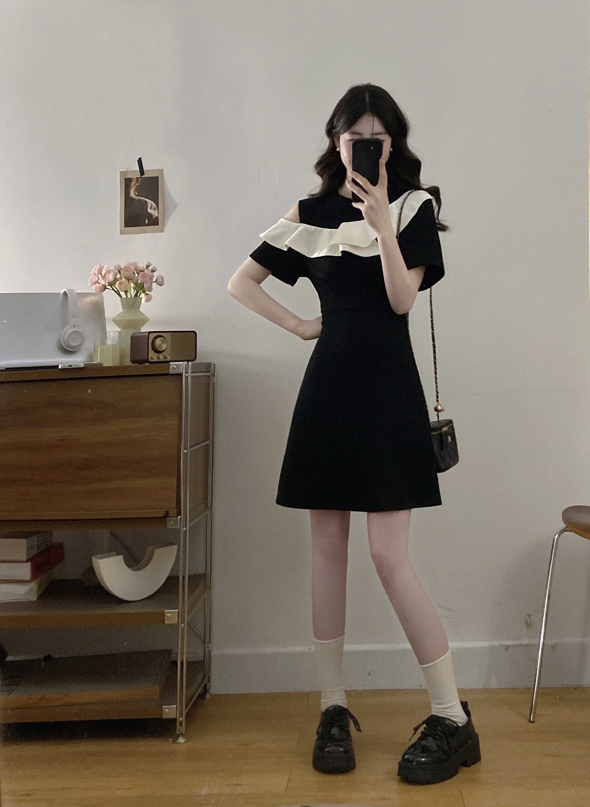 B87(1992短) 短款法式气质斜排荷叶边单边露肩黑连身裙