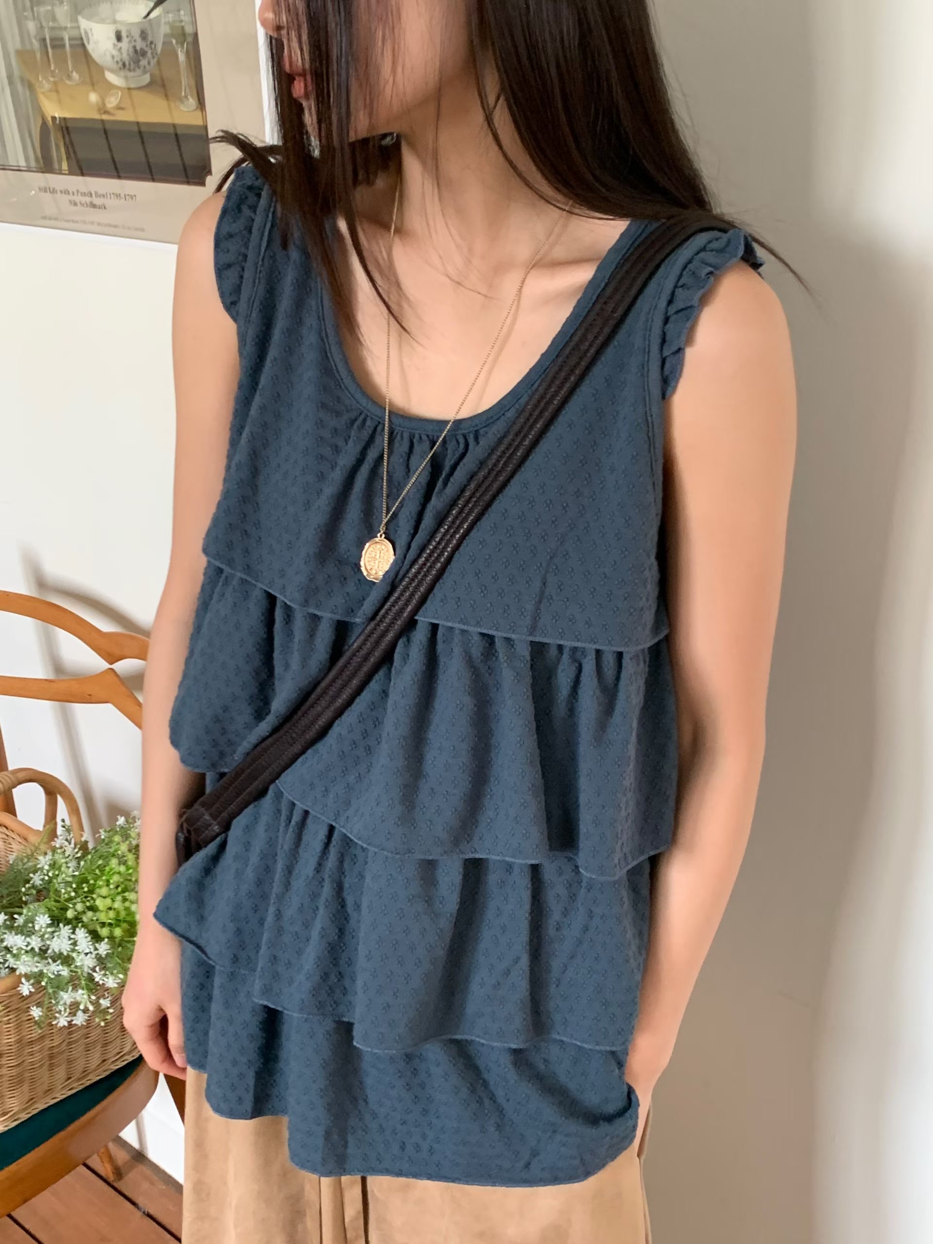 cancan embossed sleeveless t-shirt