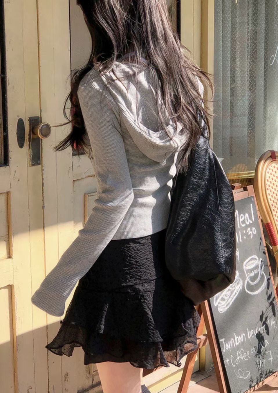 【 ♪行走的時尚女孩🖤隨性風～窩夫紋理質感！文字連帽修身上衣🕶️✨ 】Stay Positive Waffle Top(三色入)  