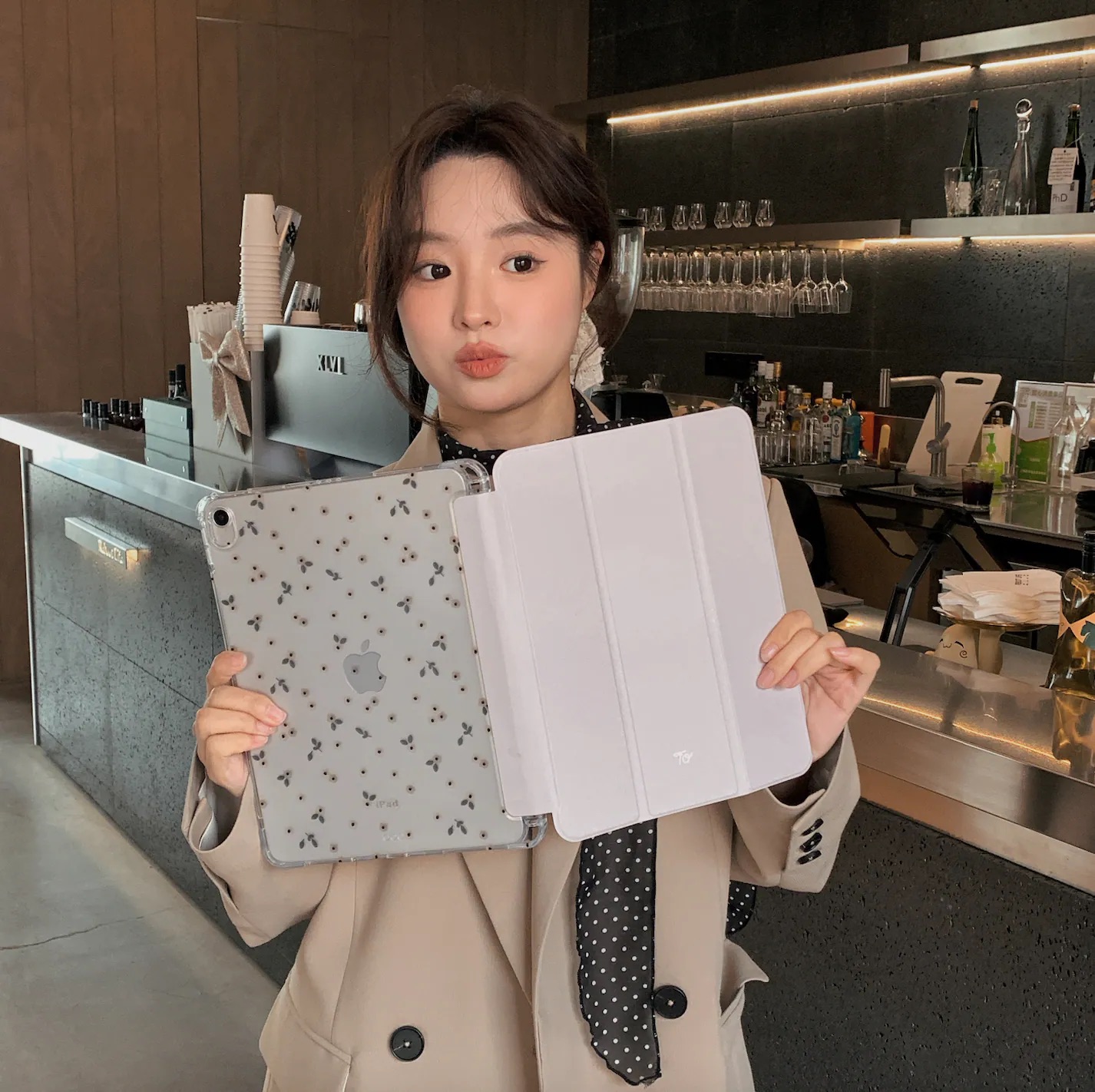 【FlowerBox VOL.42*BEIGE*】透明磨砂書本式 iPad Case