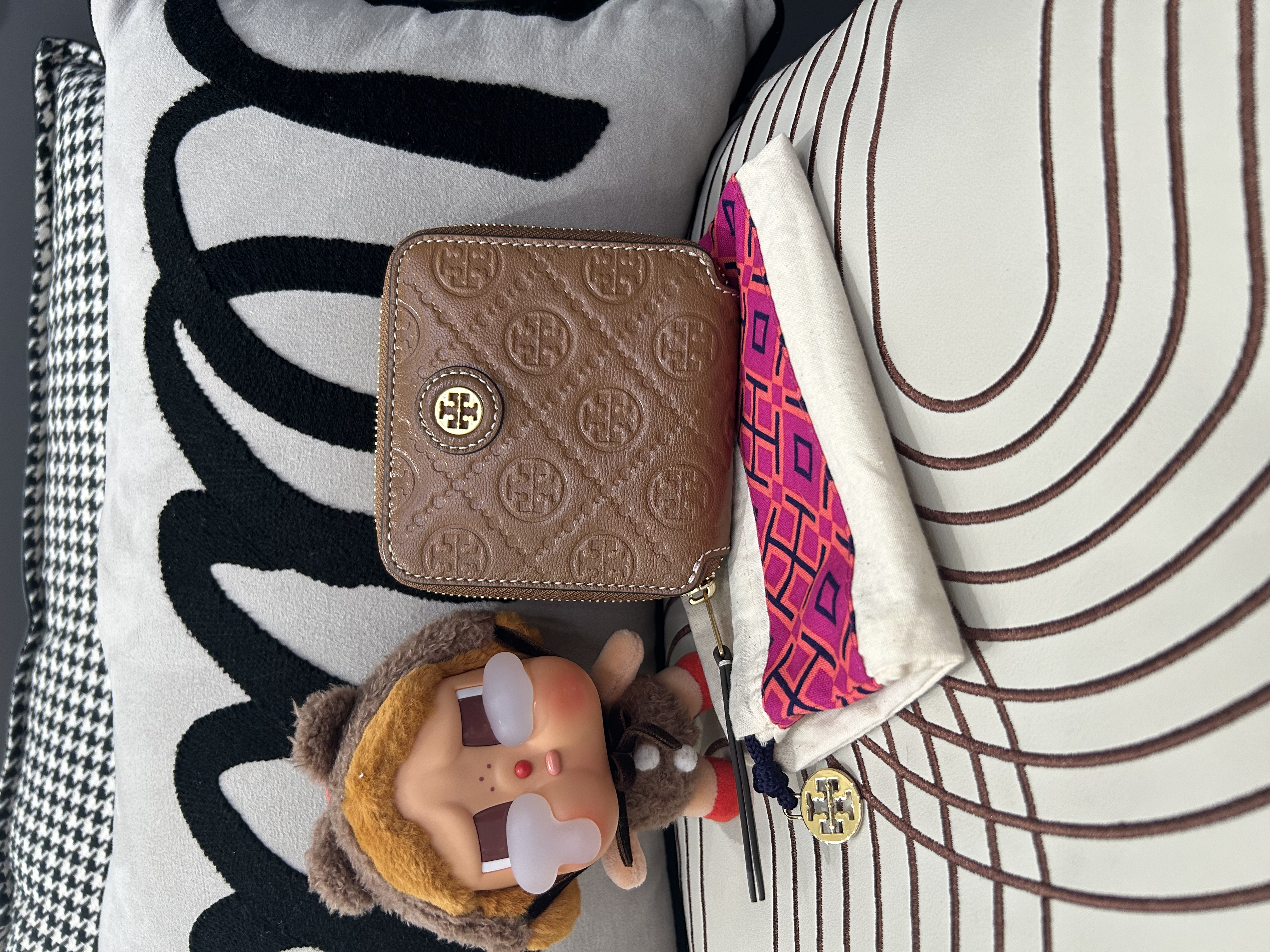 Tory Burch Zip Wallet 100%Authentic, 98%New ✅Dust bag