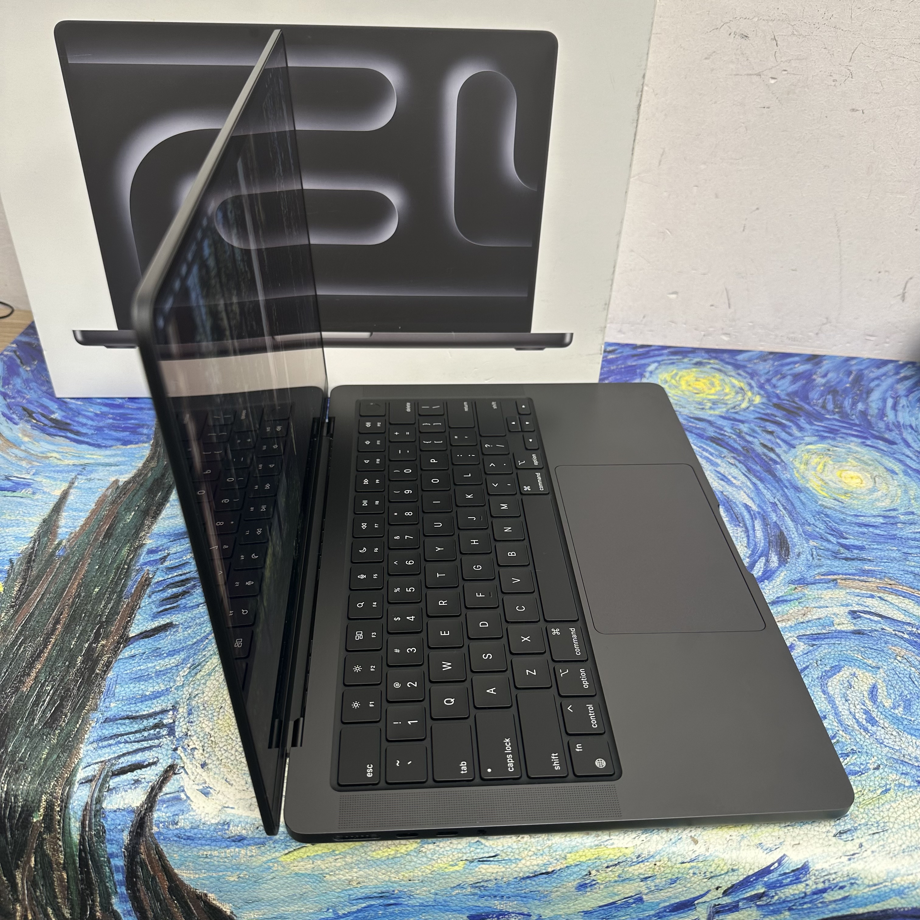 全新質素 Apple MacBookPro M4 2024 M4 CPU/16GB Ram/512GB SSD/10核心GPU/Liquid Retina XDR Mon/14.2吋/黑色 / IOS / Movie / Netflix / YouTube / Work / office/ Ai