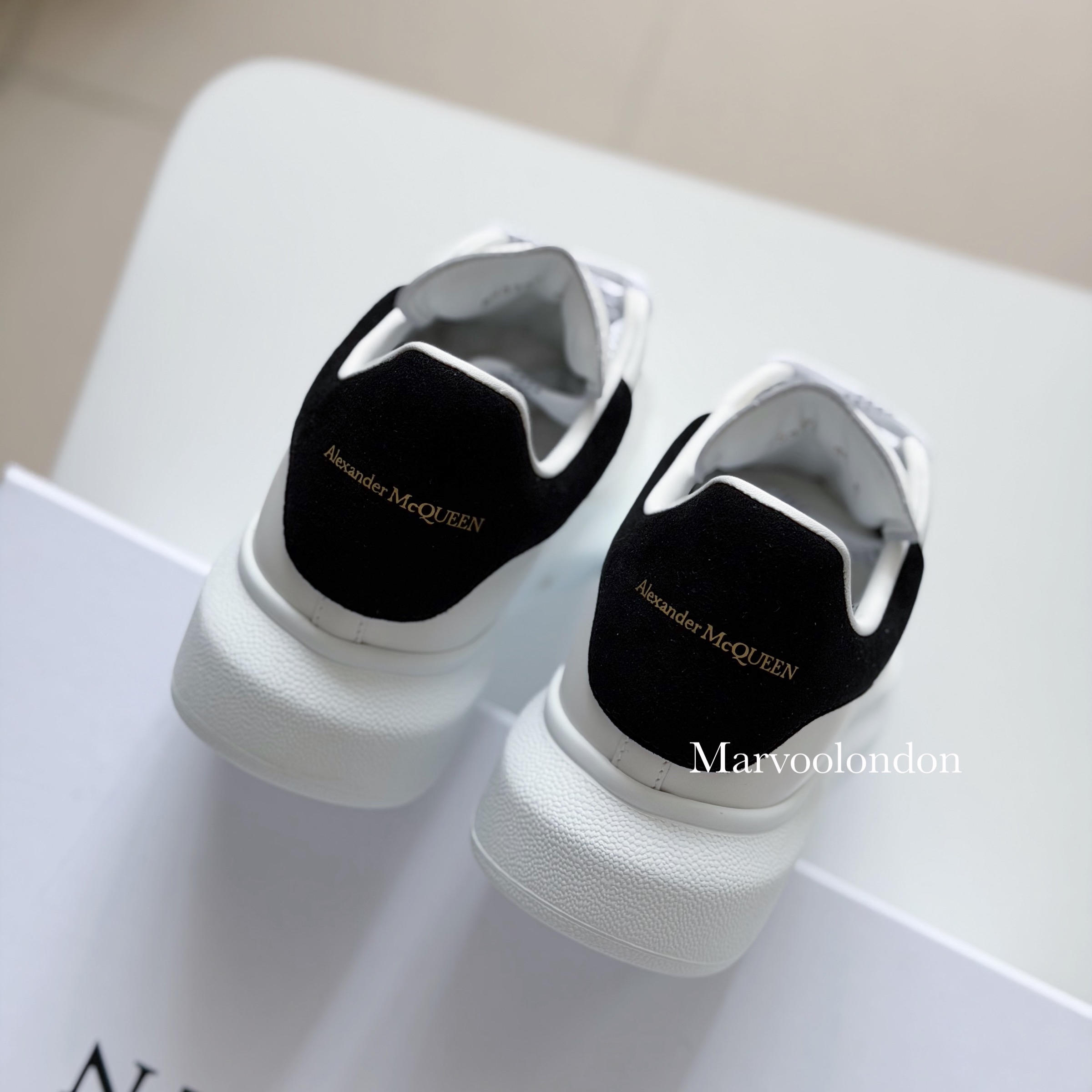 有2款鞋帶替換  限時優惠✨訂貨📮McQueen 經典款黑尾sneaker  Size 36-39/40