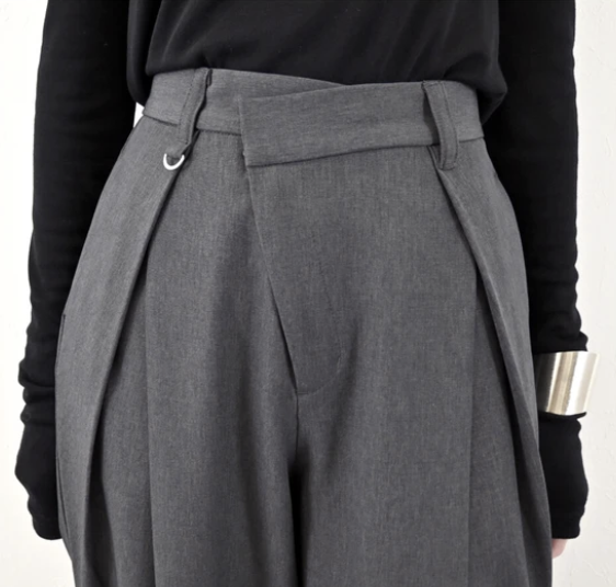 不對稱腰部褶襉長褲 - 2026 流行穿搭  女士長褲 獨特設計 春季時尚穿搭 成人休閒 日常穿搭 易於配搭 日本直送   #JP-I-260021