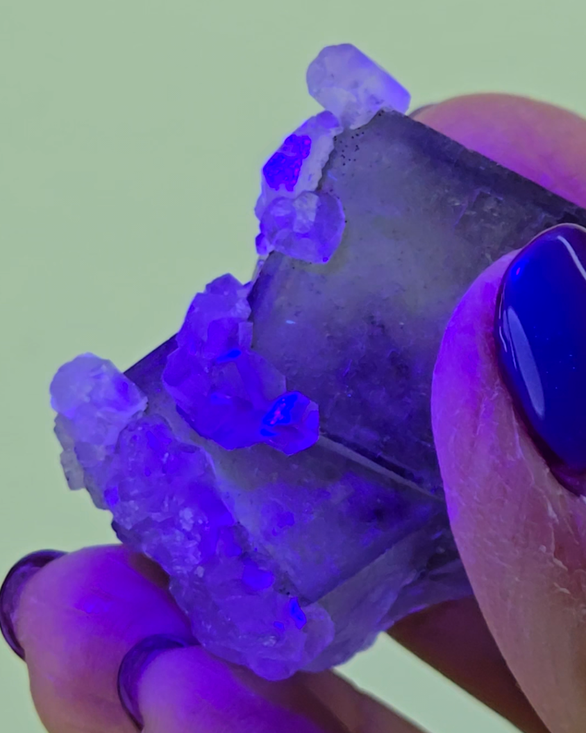 Enhydro cubic fluorite with moving bubble - FL229
