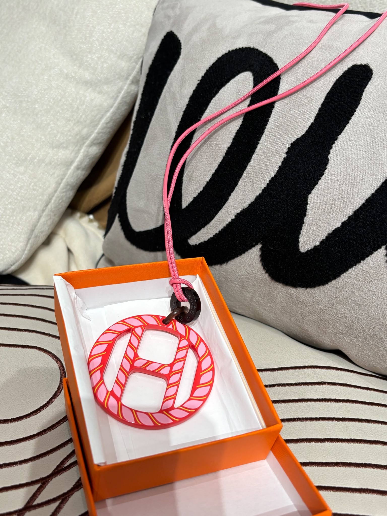 全新HERMES H EQUIPE HORN NECKLACE 粉紅色牛角頸鍊  100%Authentic ,100%new全新未使用品✅dust bag ✅box 