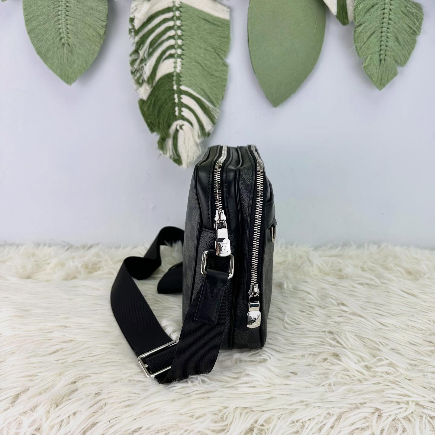 LV 🤍PRE OWNED Graphite Trocadero 黑色棋盤格郵差包 晶片款🖤