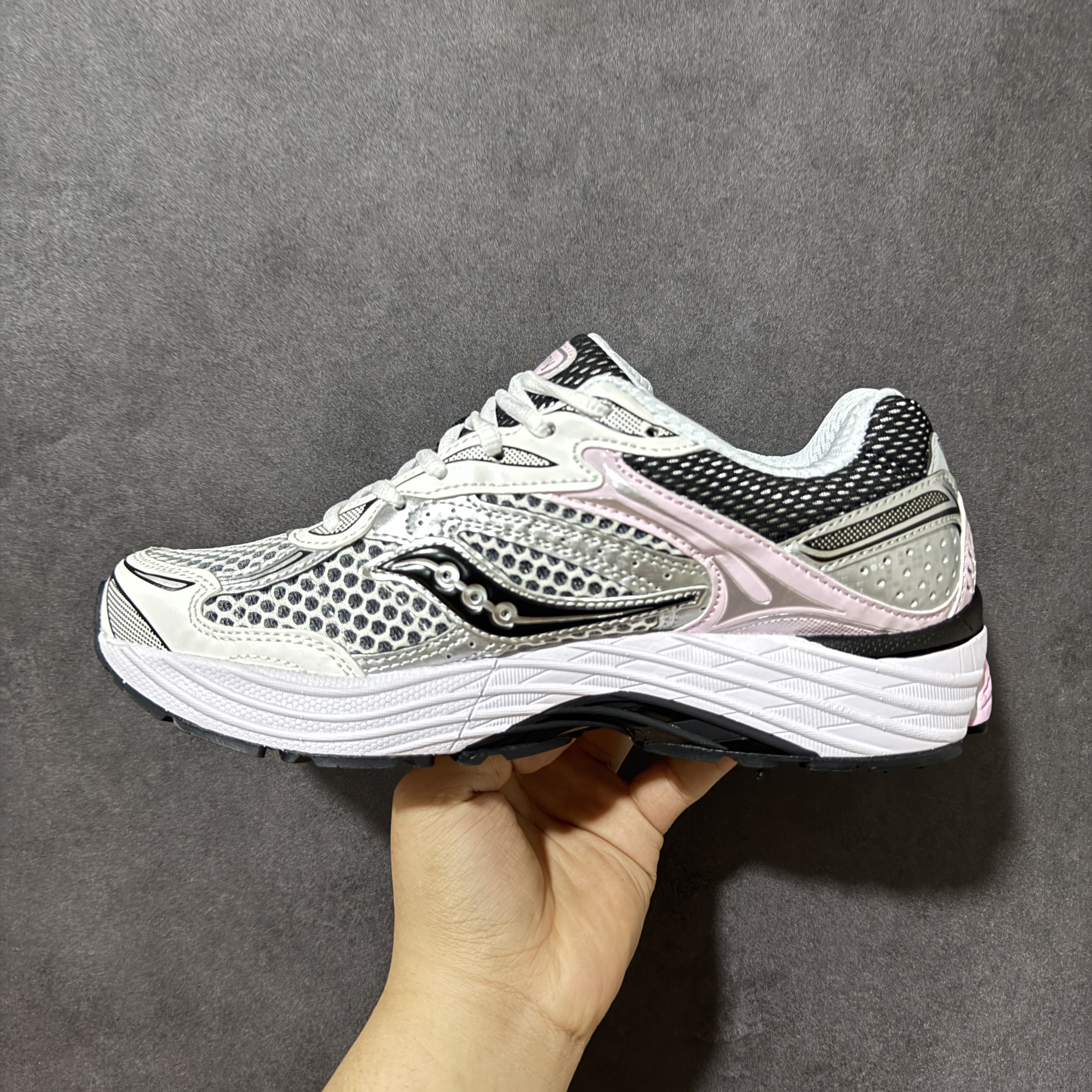 Saucony ProGrid Omni 9 OG