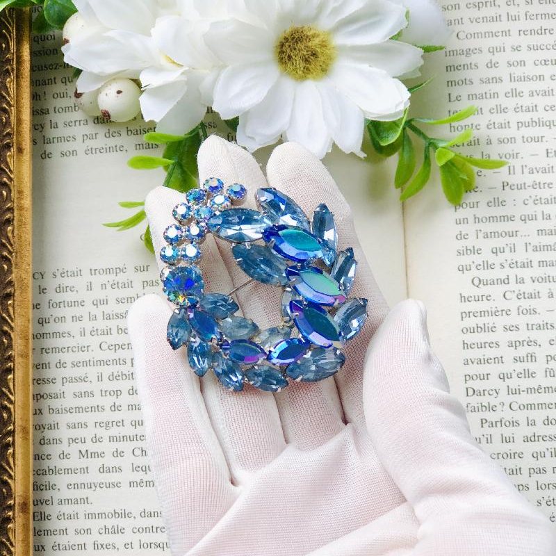 C.a. 1950-60s Montreal Continental Aurora Borealis & Blue Crystal Two Layer Foliage Brooch (MT1851-7)