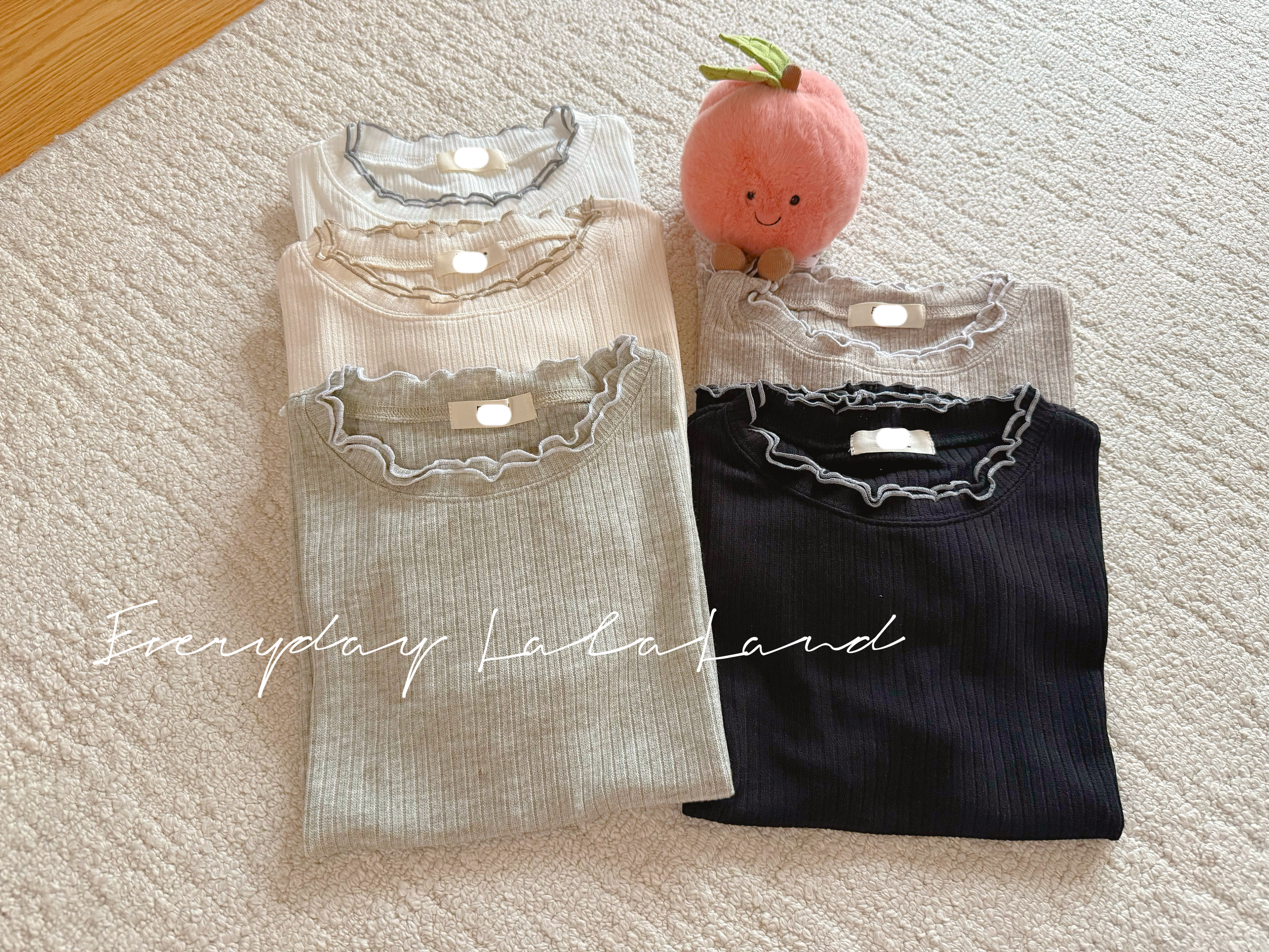❥ New arrival 。坑紋雙波浪袖領上衣 。