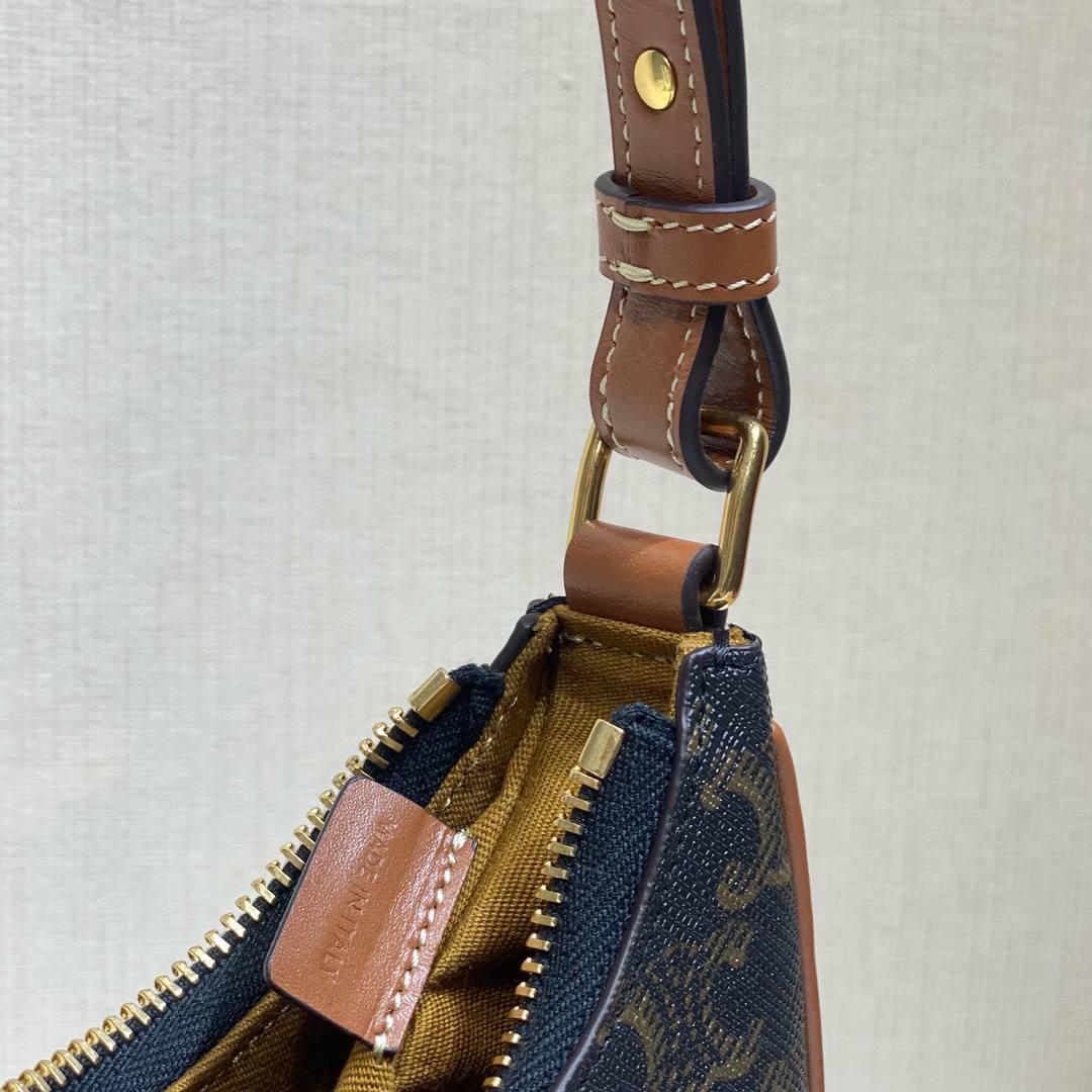 🔥大货实拍图 𝗖𝗘𝗟𝗜𝗡𝗘♥𝗖𝗔𝗡𝗩𝗔𝗦 𝗠𝗜𝗡𝗜 𝗔𝗩𝗔 腋下包鼻祖AVA出迷你款啦，简直可爱炸了！型号：10I602 尺寸：16*8.5*4cm