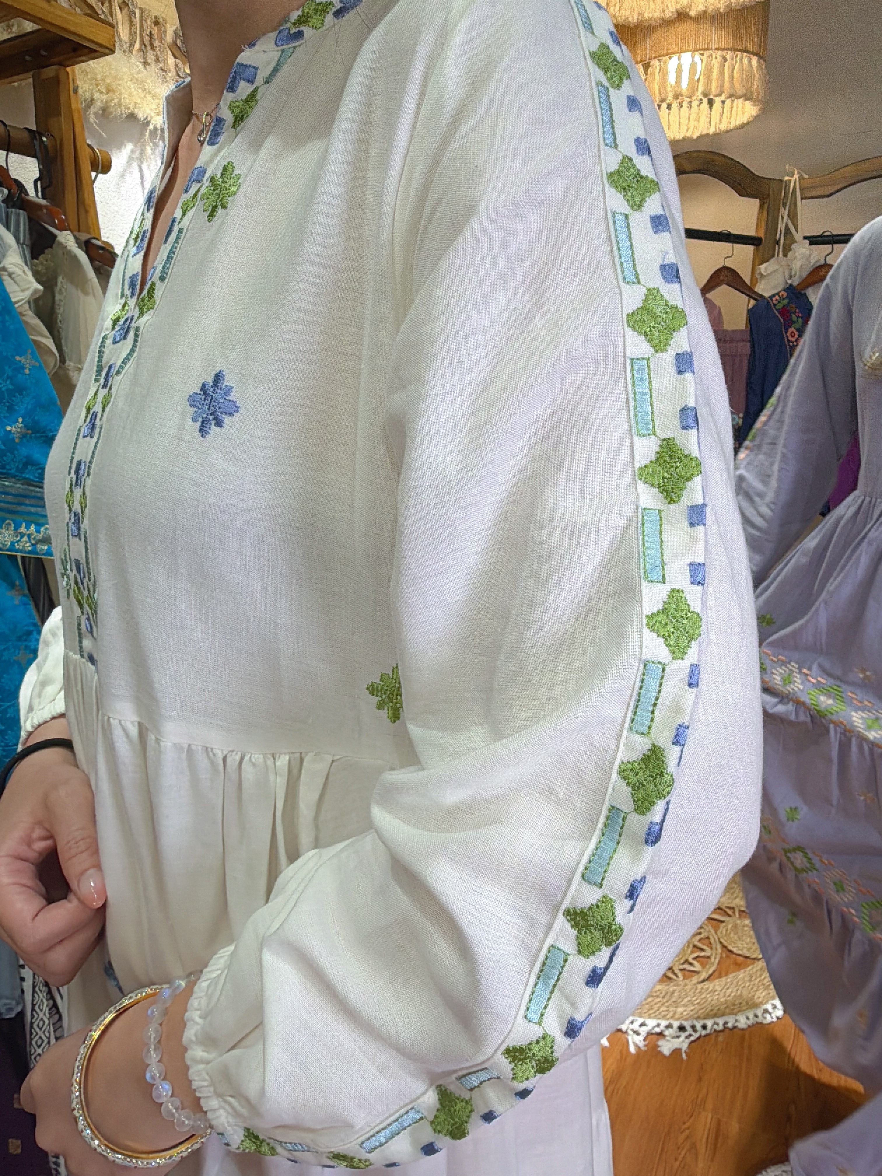 2131 White Cotton Emb 3 Layers OP 48"
