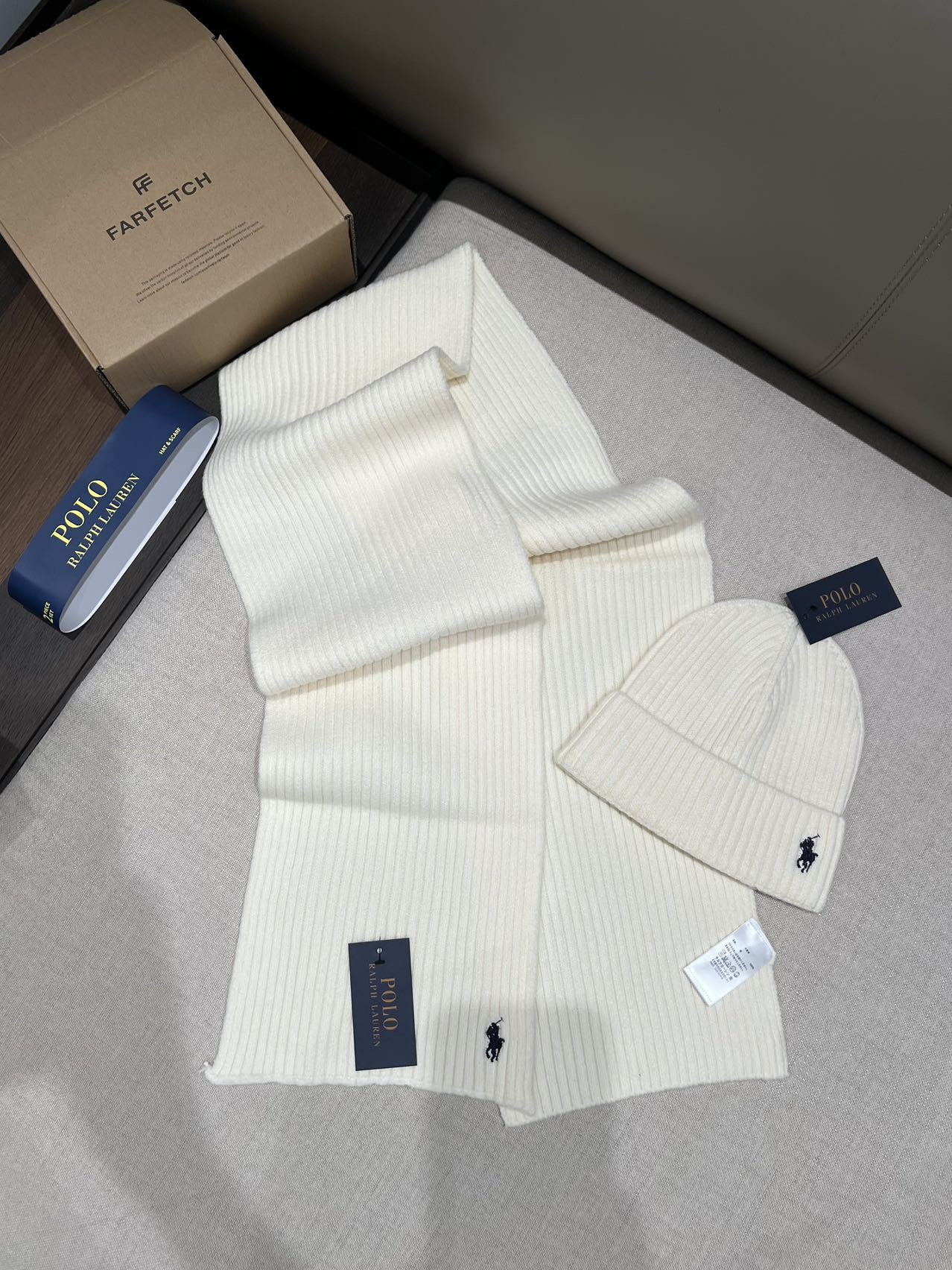 $128套。Ralph Lauren 小馬帽飾圍巾套裝