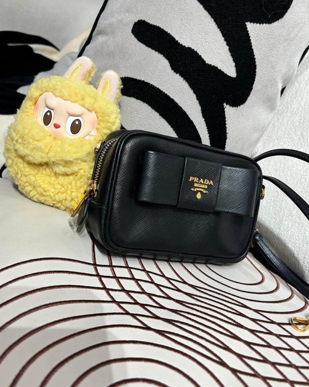Prada Camera Bag 黑色牛皮斜孭袋100%Authentic, 95%New 