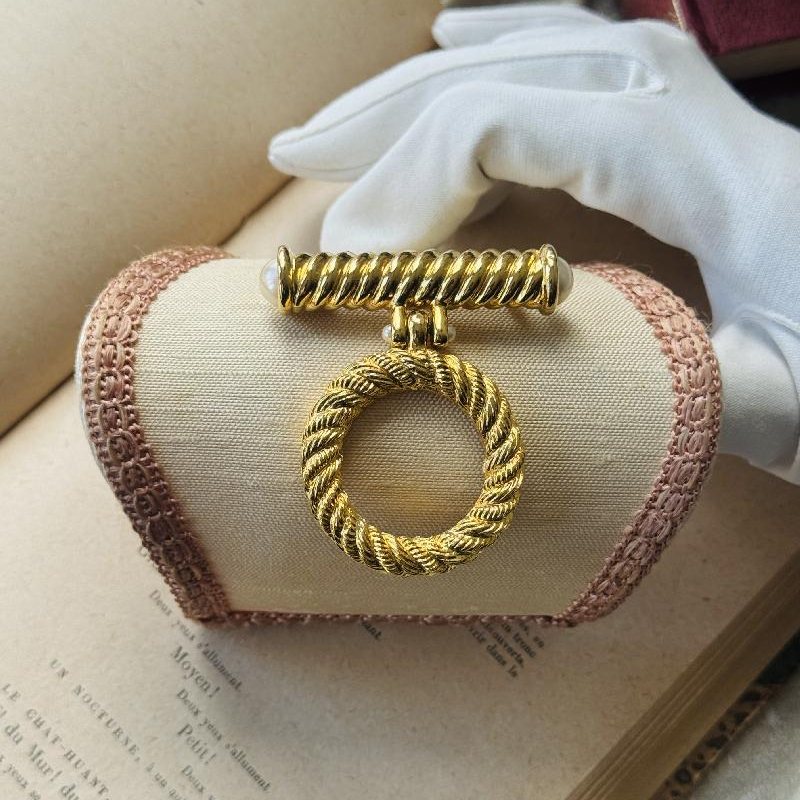 Vintage Pearl Accented Twisted Rope Circle Brooch (MT2474)