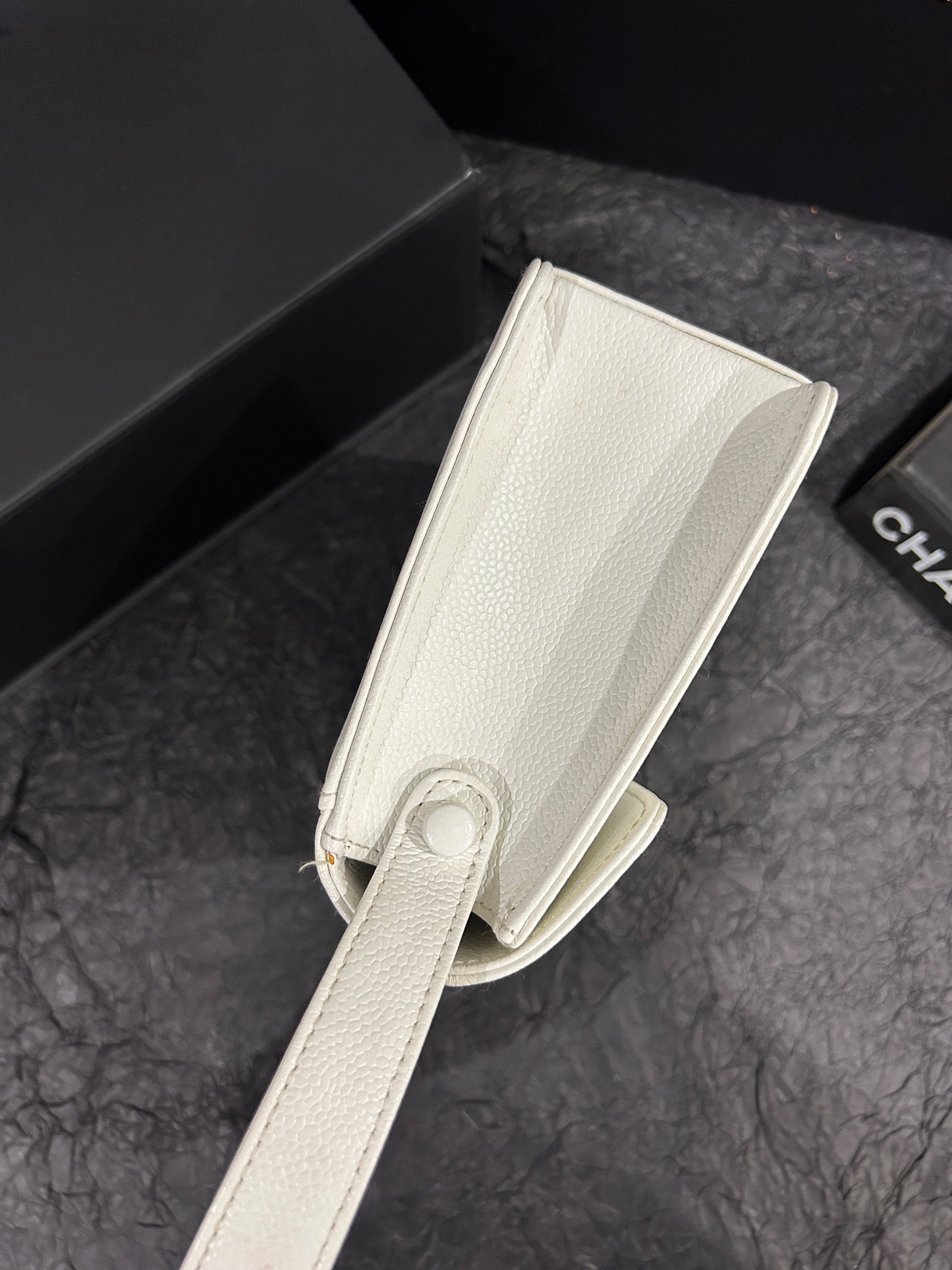 【預訂貨品】Chanel 白色腋下Kelly