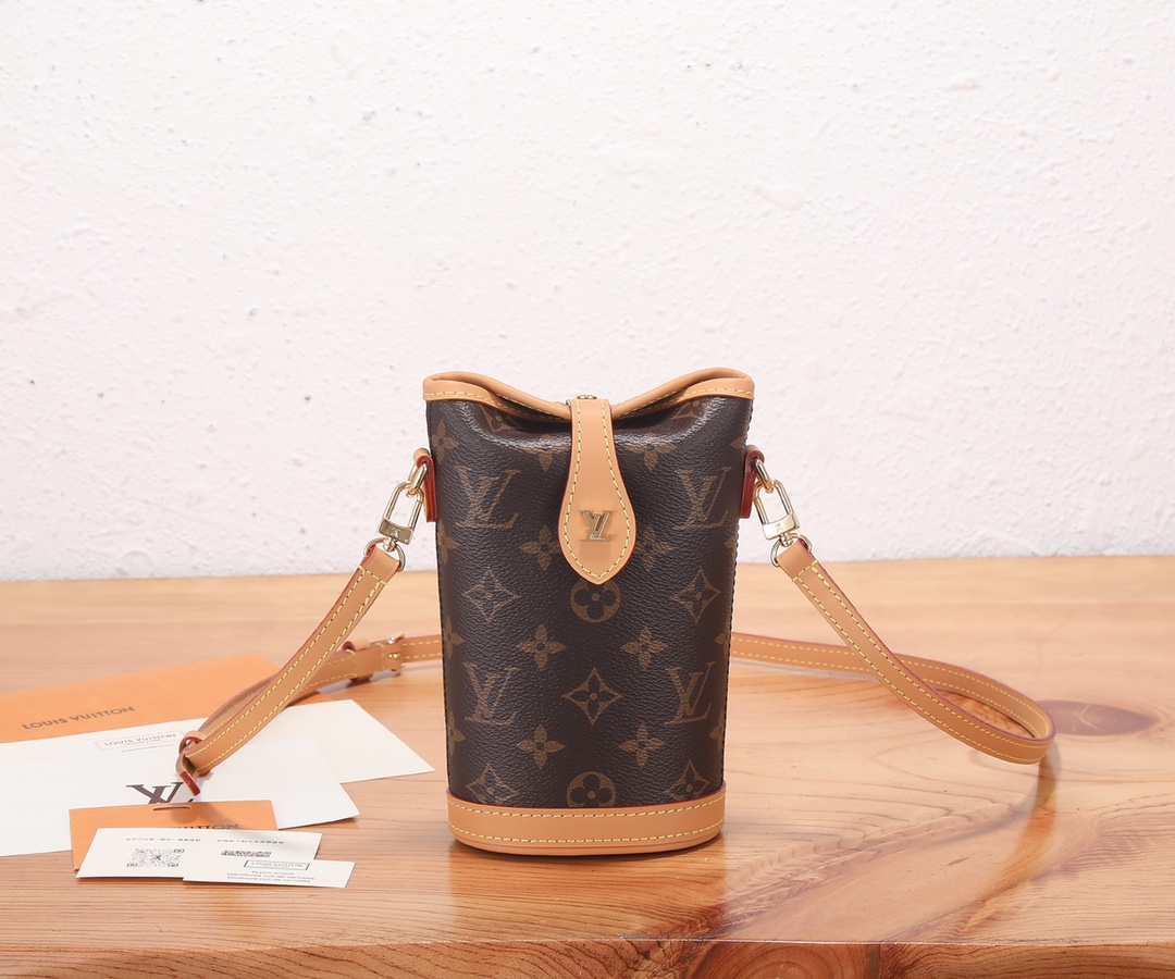 Louis Vuitton Fold Me Pouch