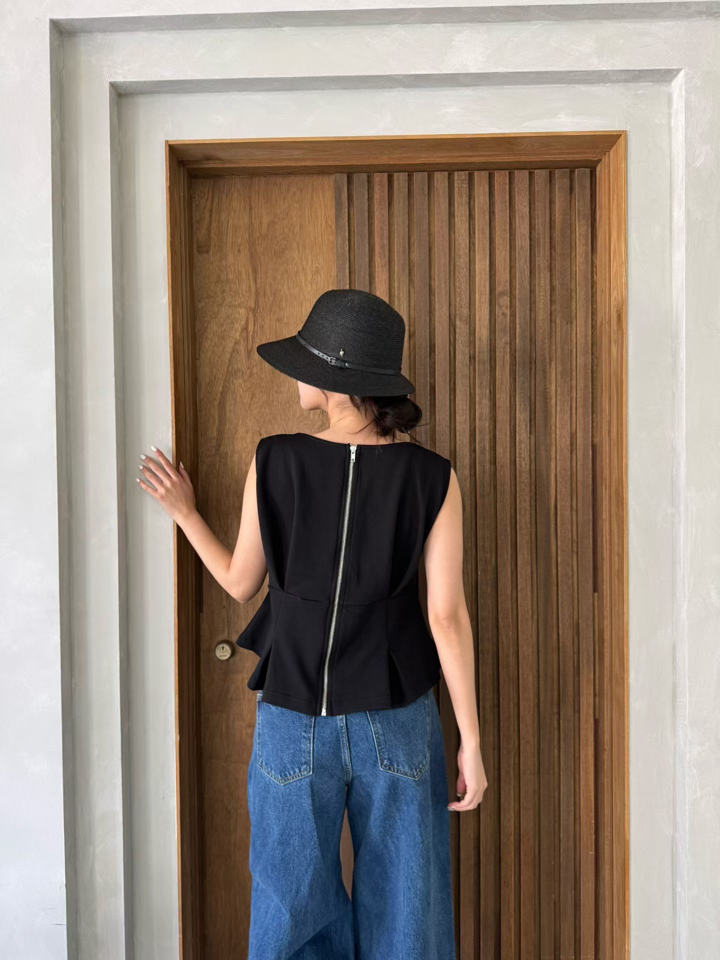 M20 立體修身壓褶背心