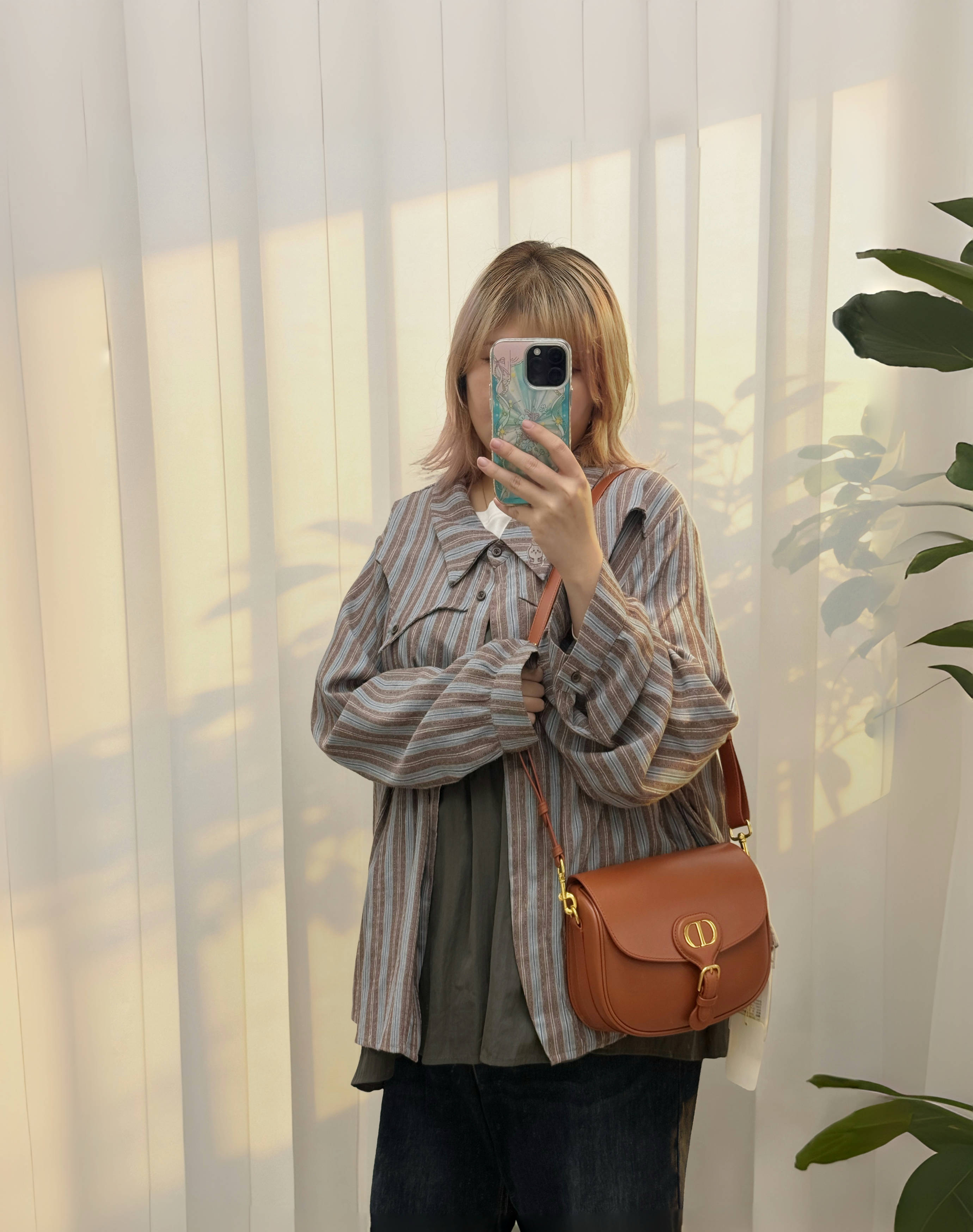 DIOR 🤍PRE OWNED BOBBY Medium 焦糖色金扣郵差包 2024年🤎