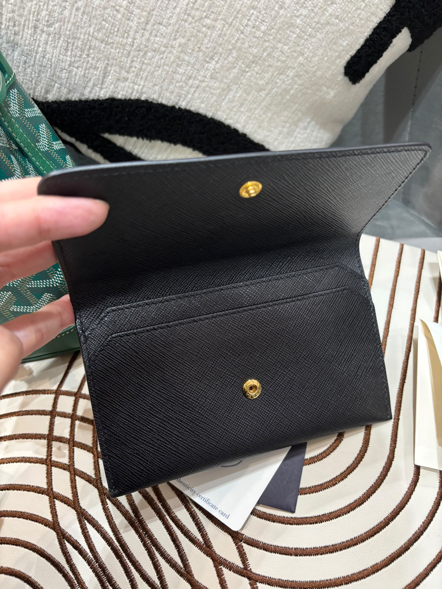 Prada Saffiano leather wallet with card holder 100%Authentic, 99%New ✅ certificate ✅Box