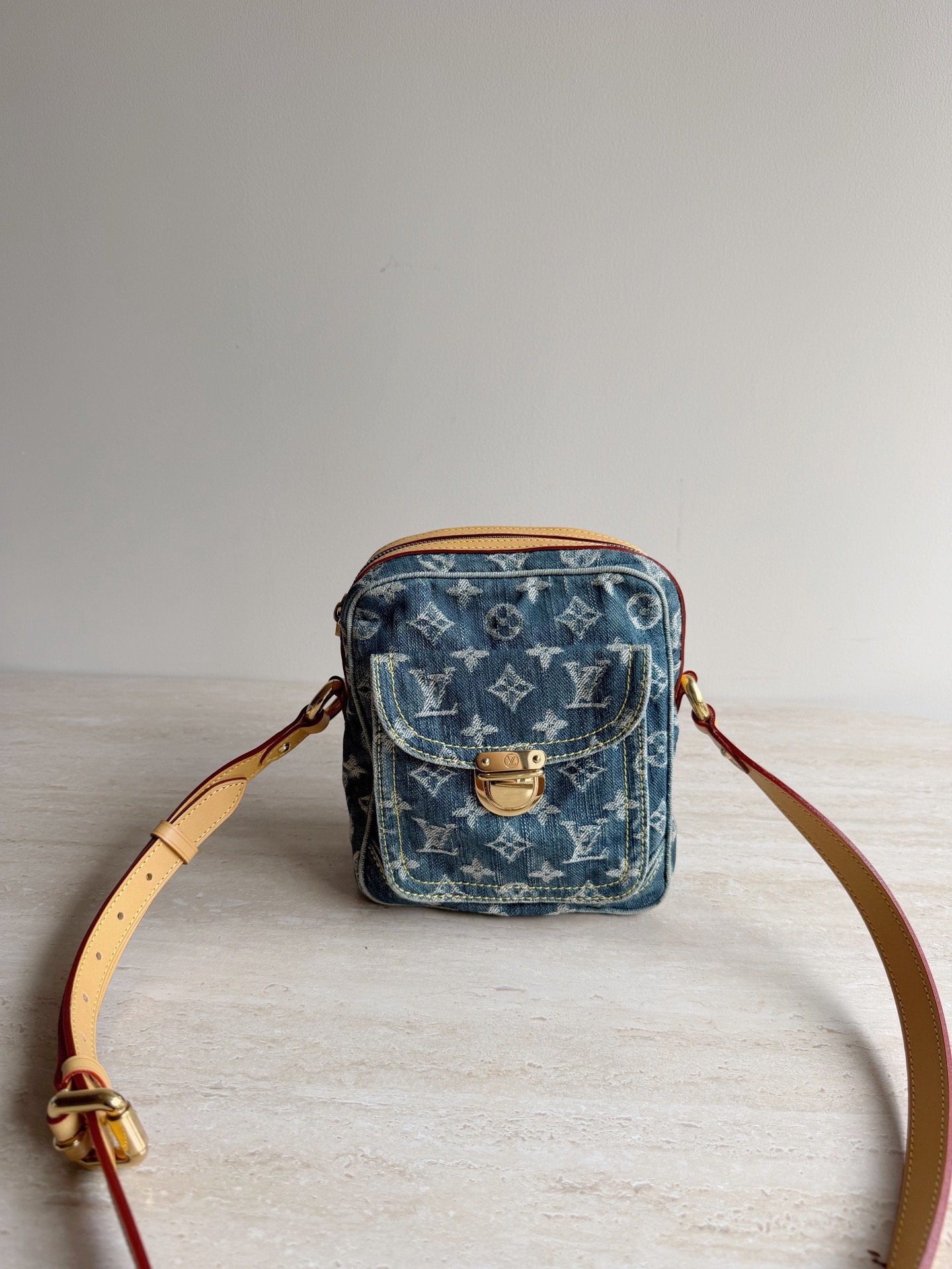 【預訂貨品】LV丹寧牛仔藍老花相機包