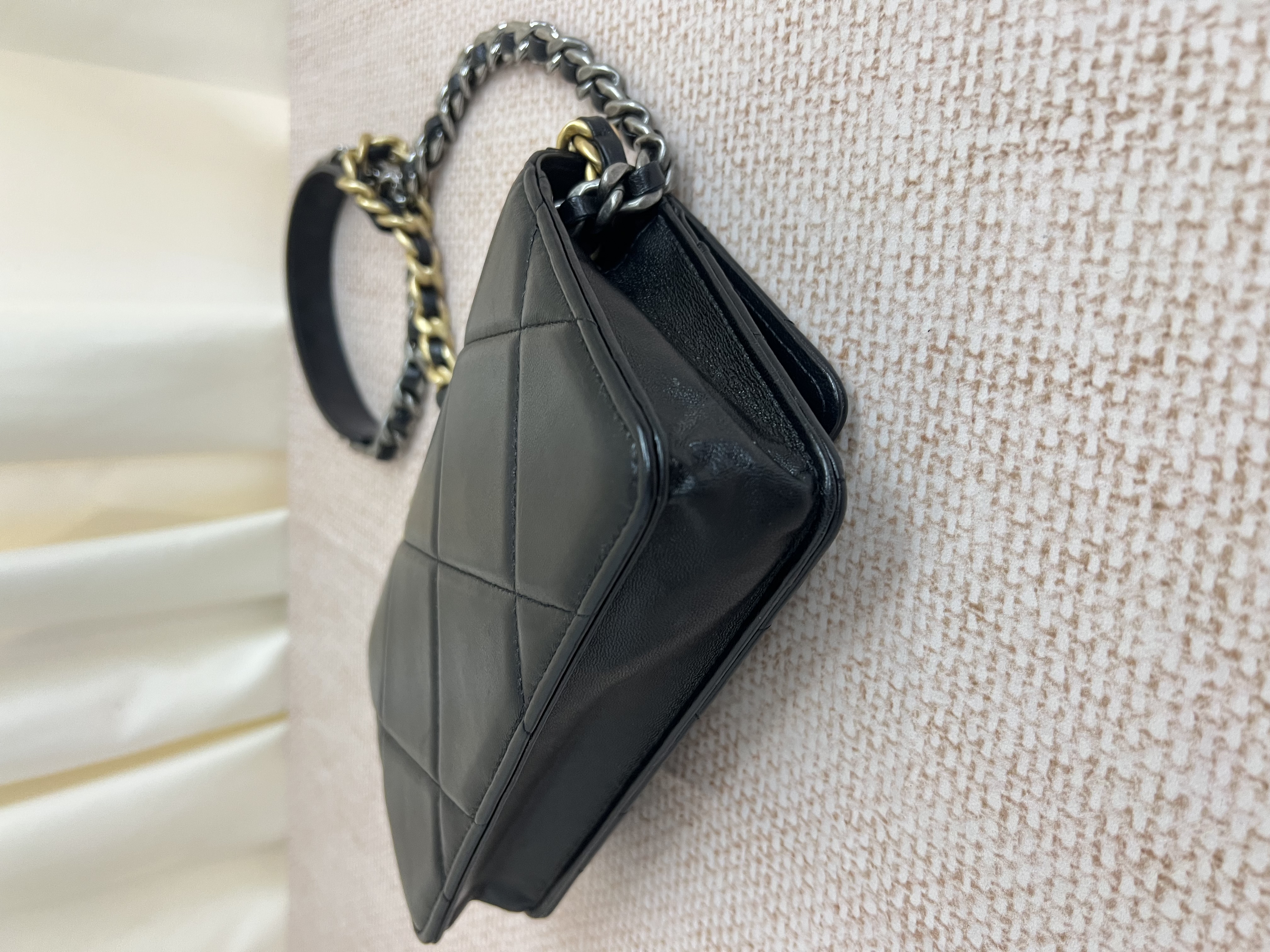 Pre-owned Chanel 19 WOC/ Product Code: 26031304